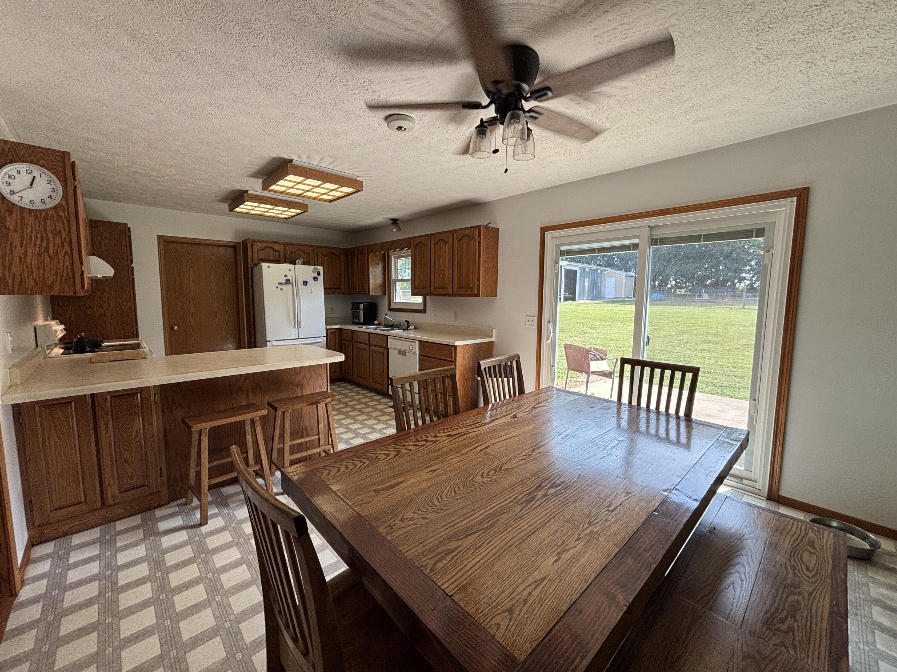 17722 Lawrence 1200 Property Photo 4