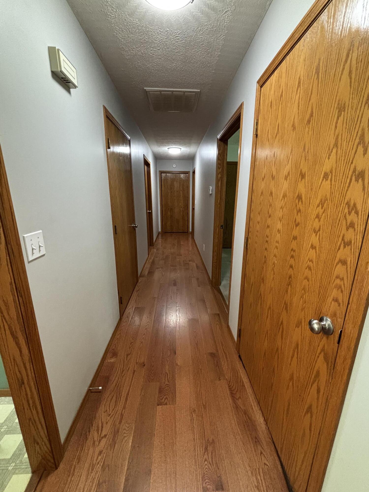 17722 Lawrence 1200 Property Photo 7