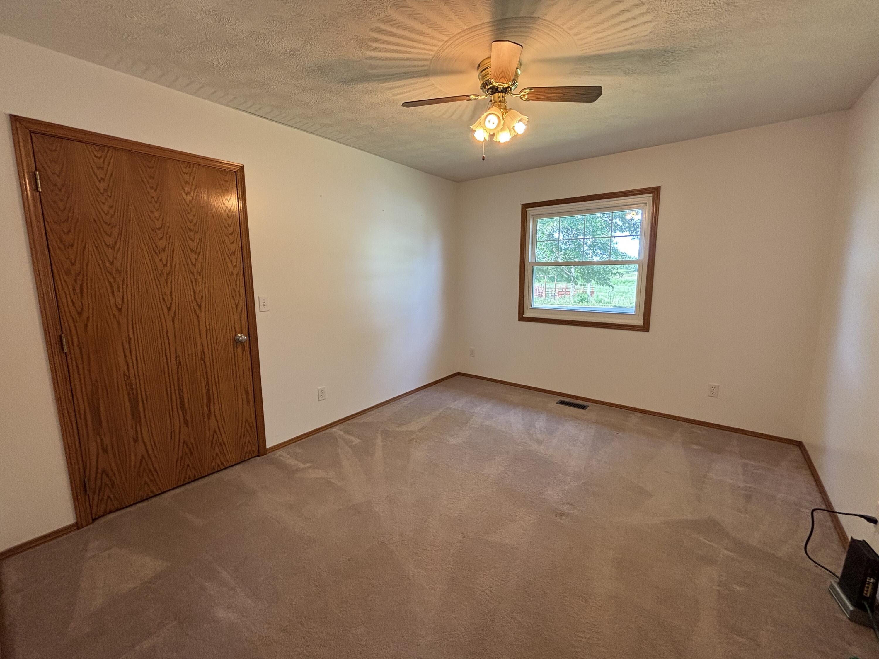 17722 Lawrence 1200 Property Photo 8