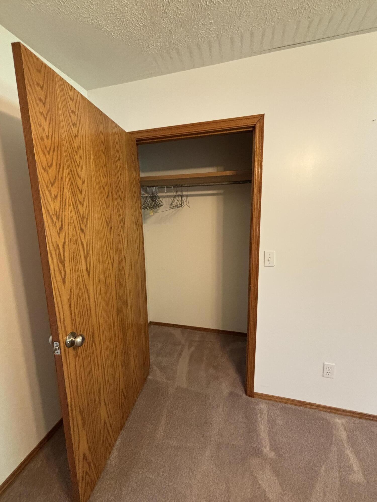 17722 Lawrence 1200 Property Photo 9