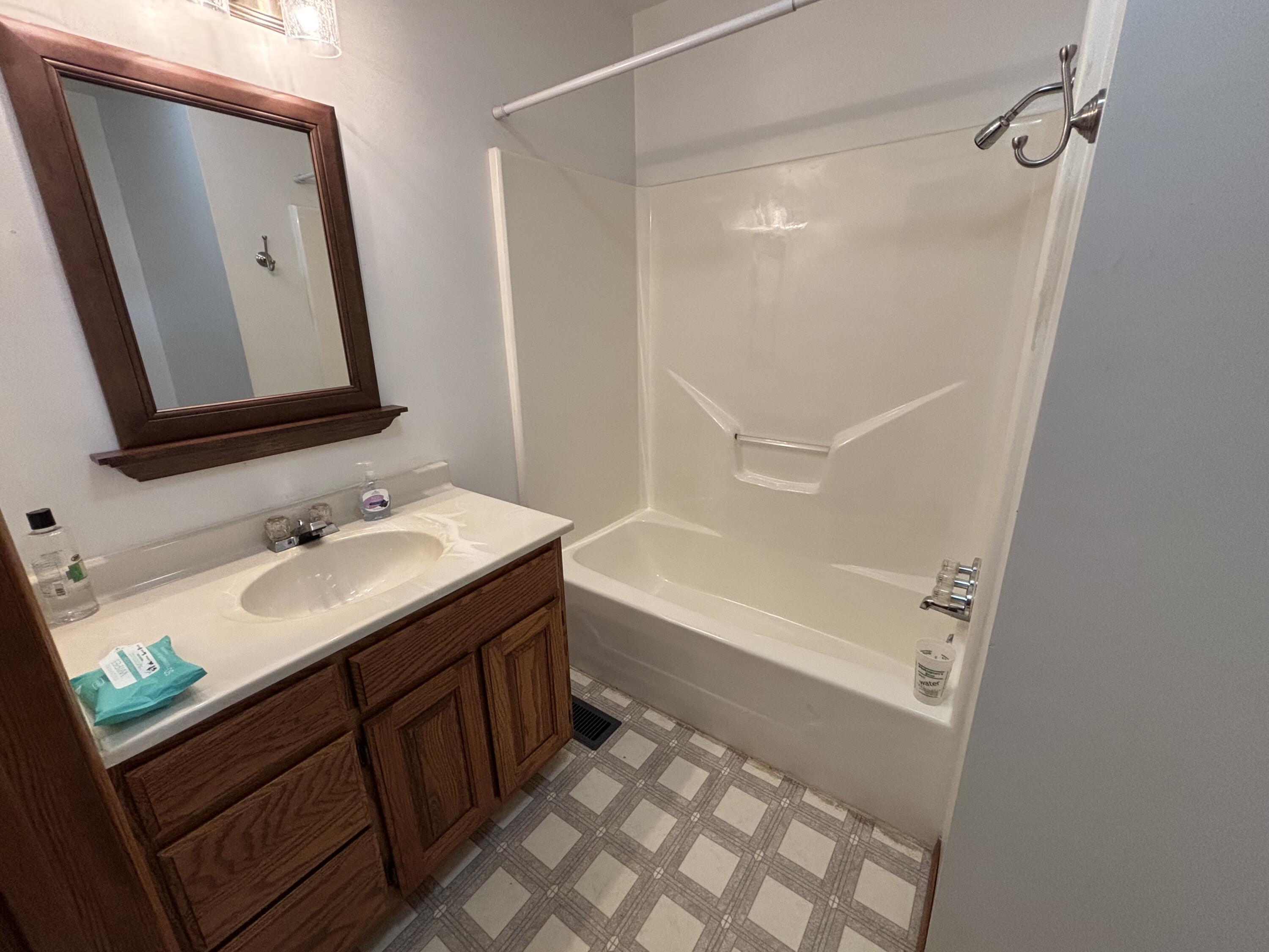 17722 Lawrence 1200 Property Photo 10