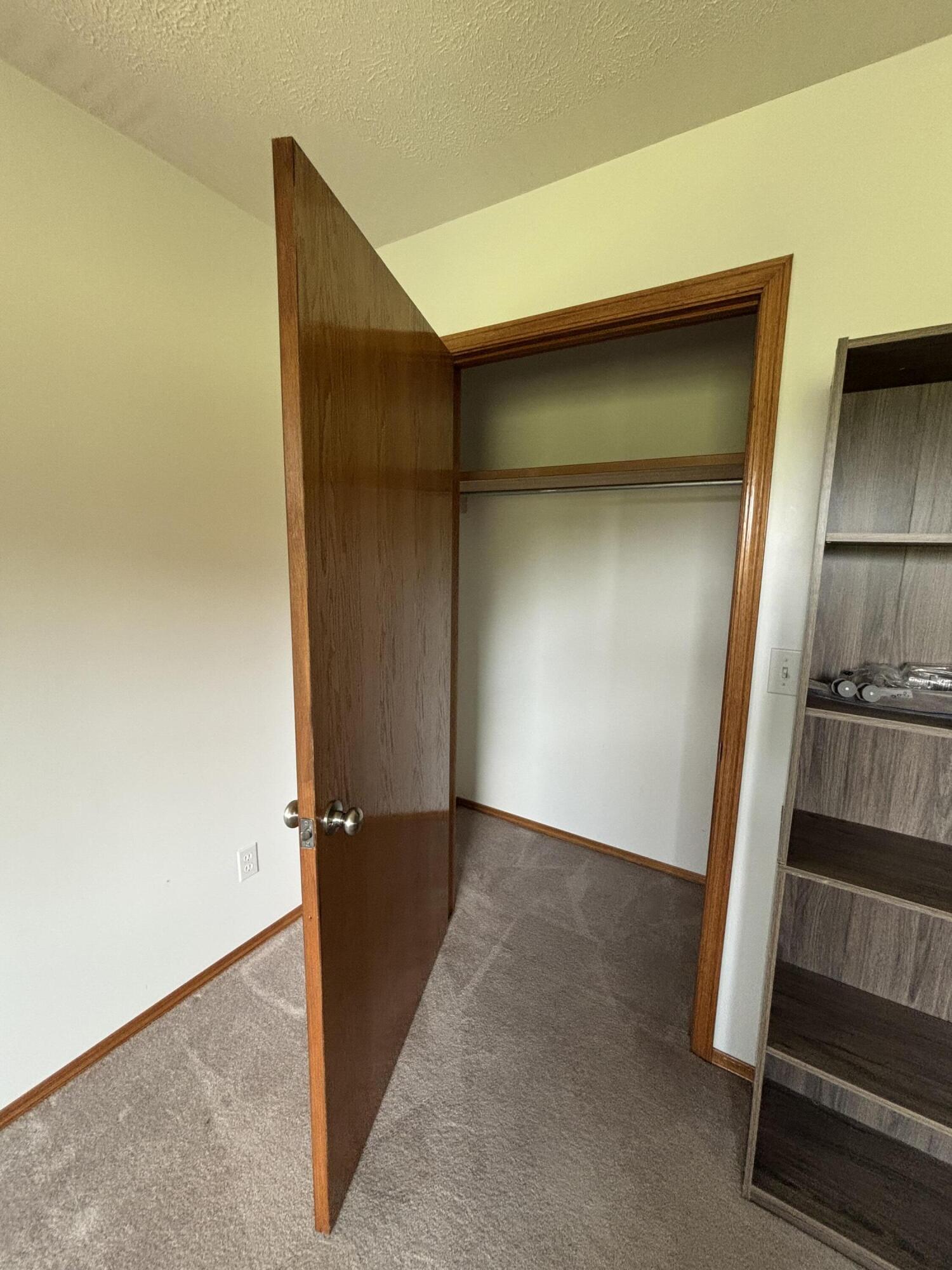 17722 Lawrence 1200 Property Photo 13