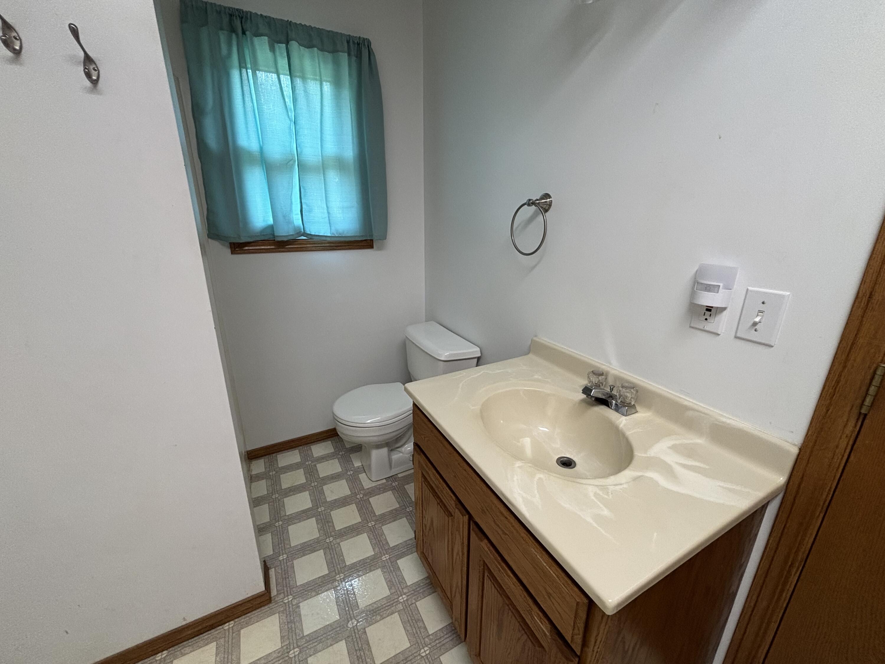 17722 Lawrence 1200 Property Photo 19