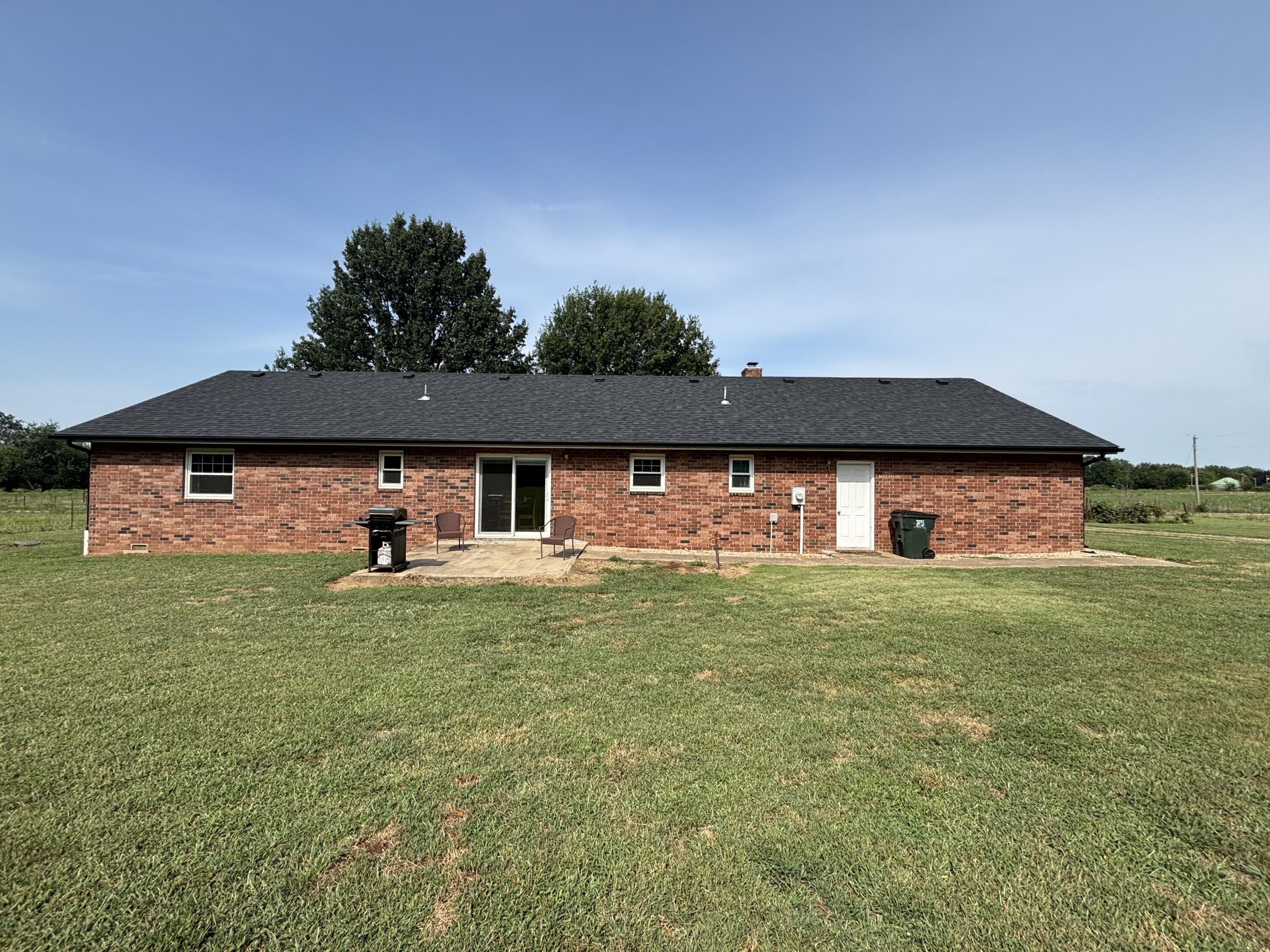 17722 Lawrence 1200 Property Photo 23