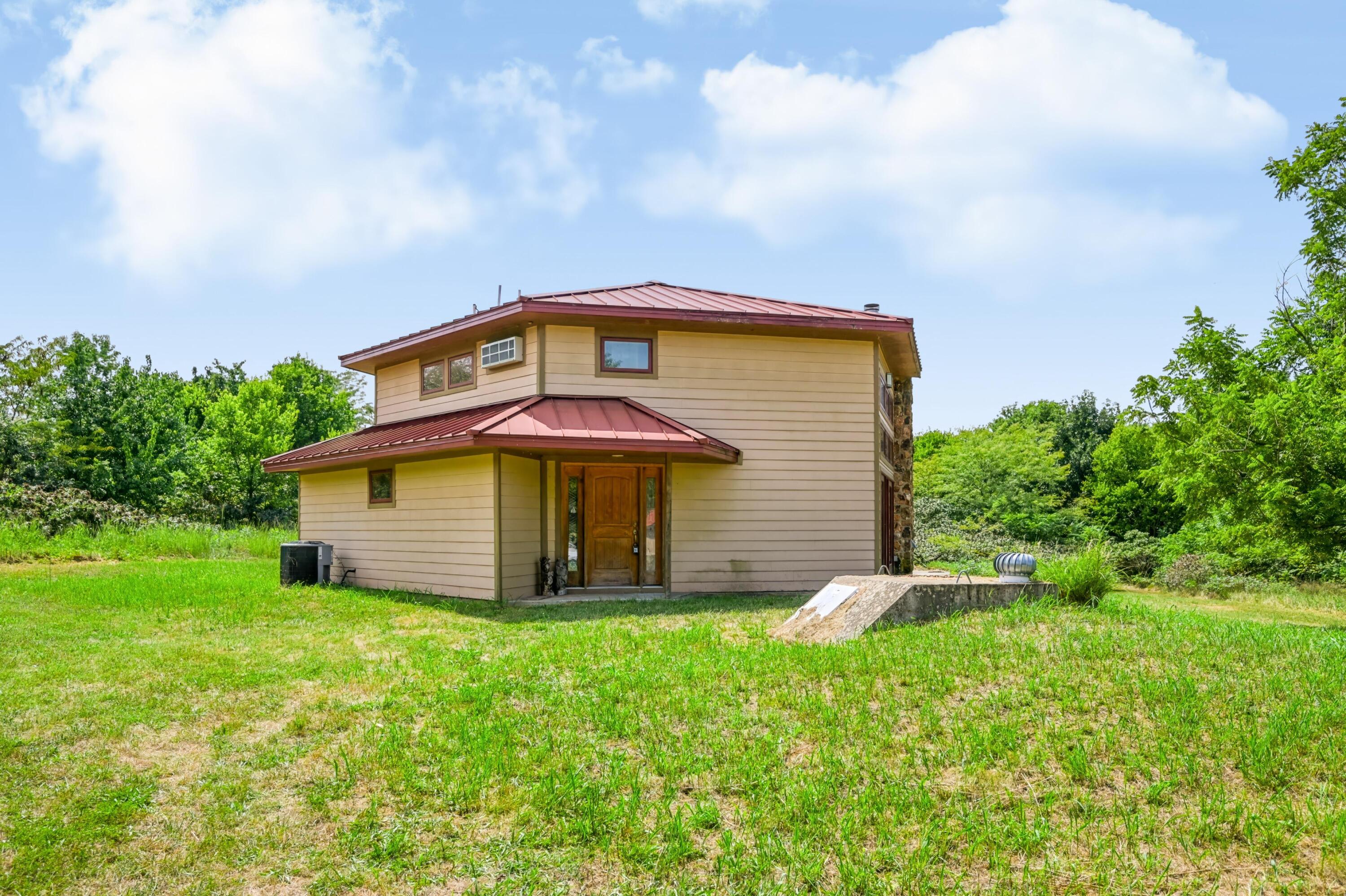 9550 Maple Road Property Photo 6