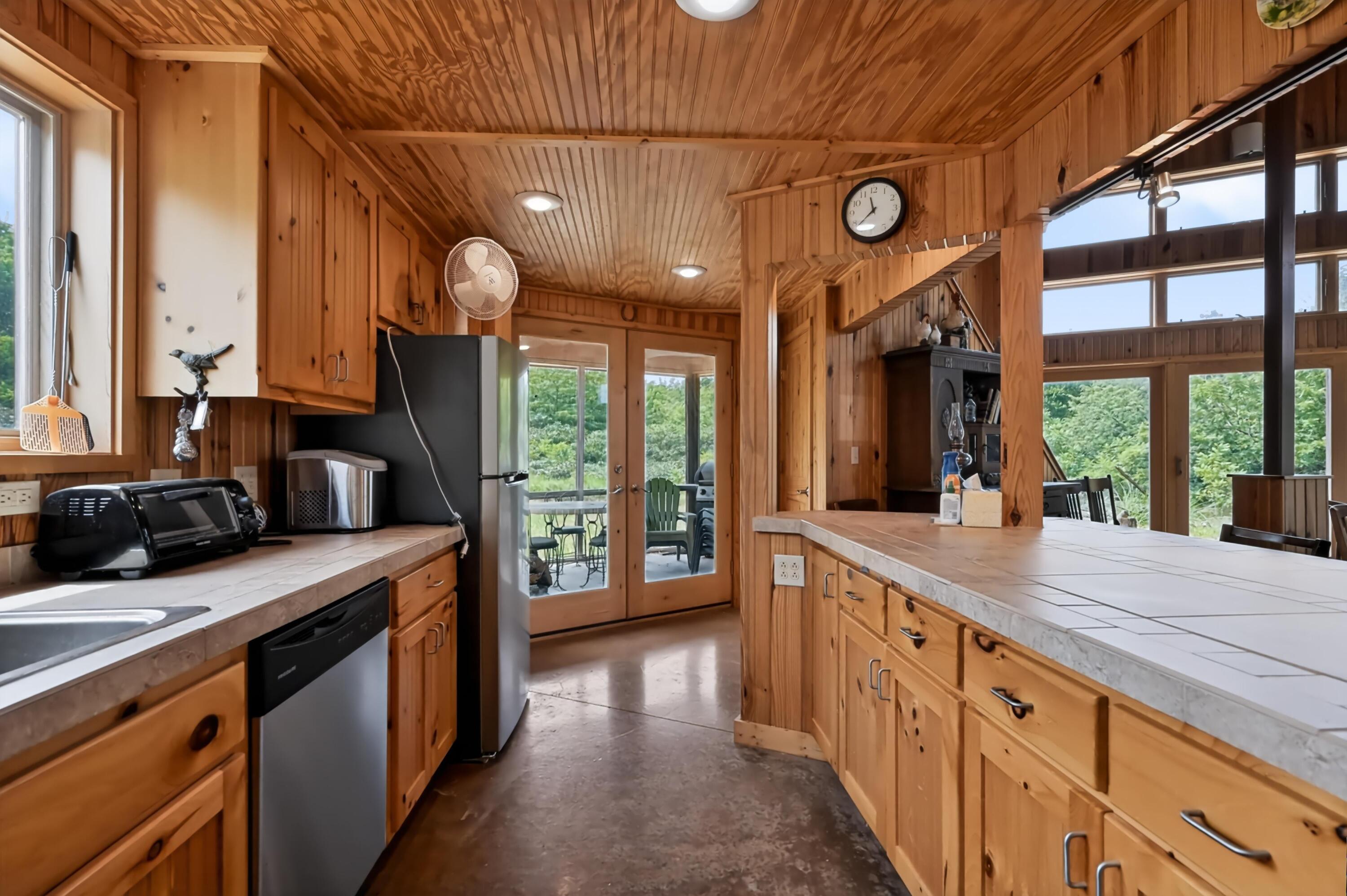 9550 Maple Road Property Photo 15
