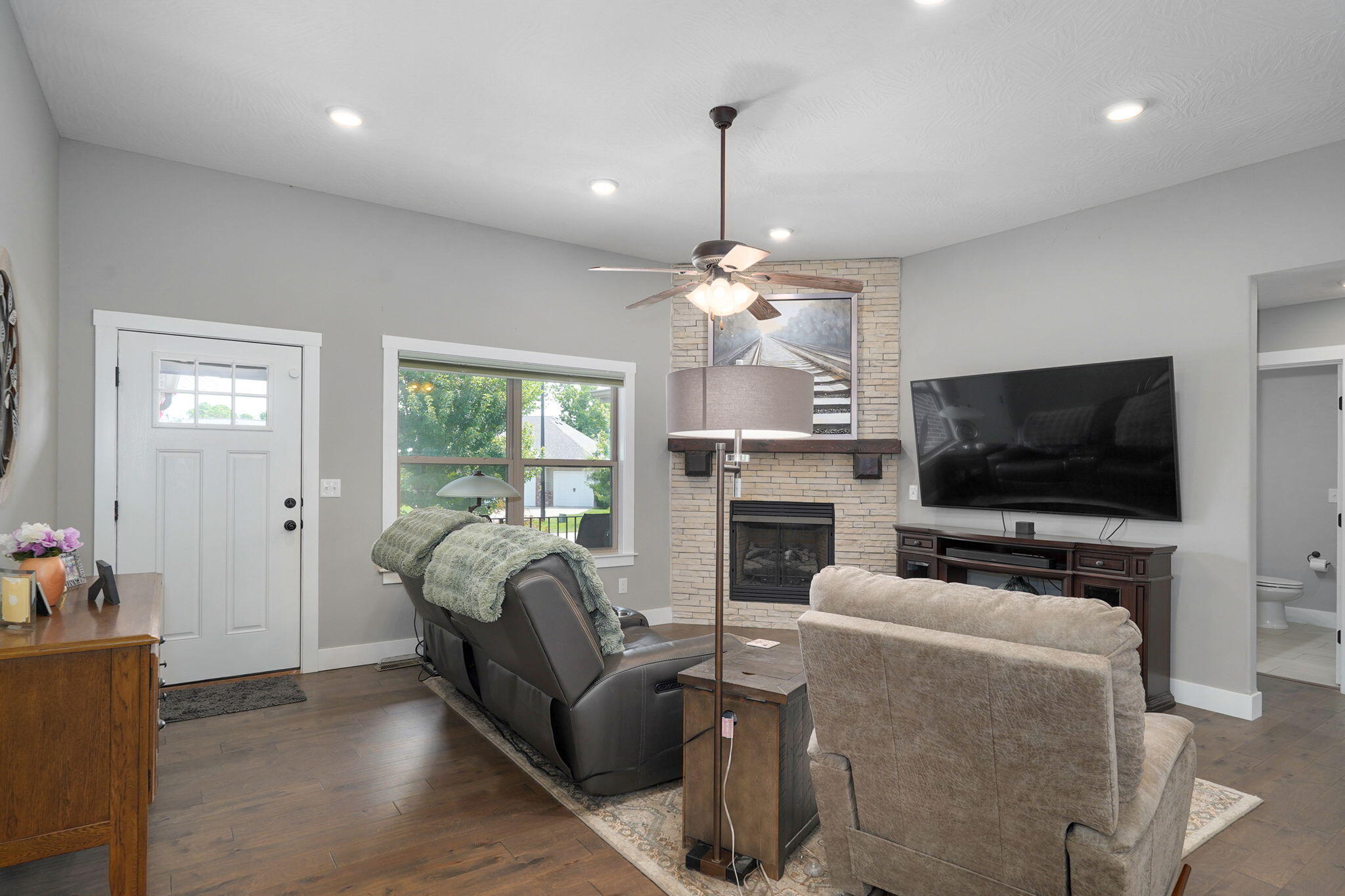 4411 Florence Avenue Property Photo 5