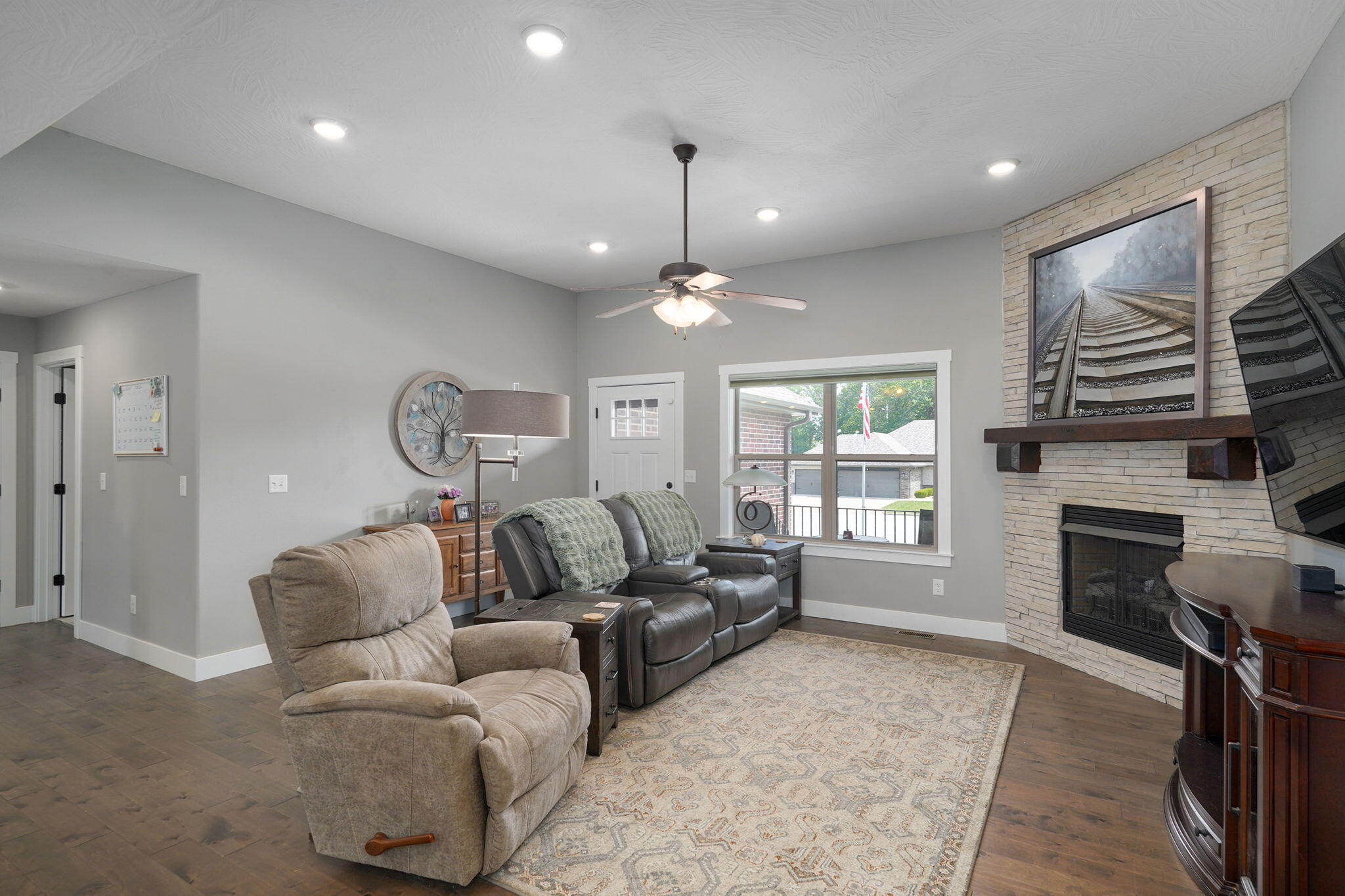 4411 Florence Avenue Property Photo 7