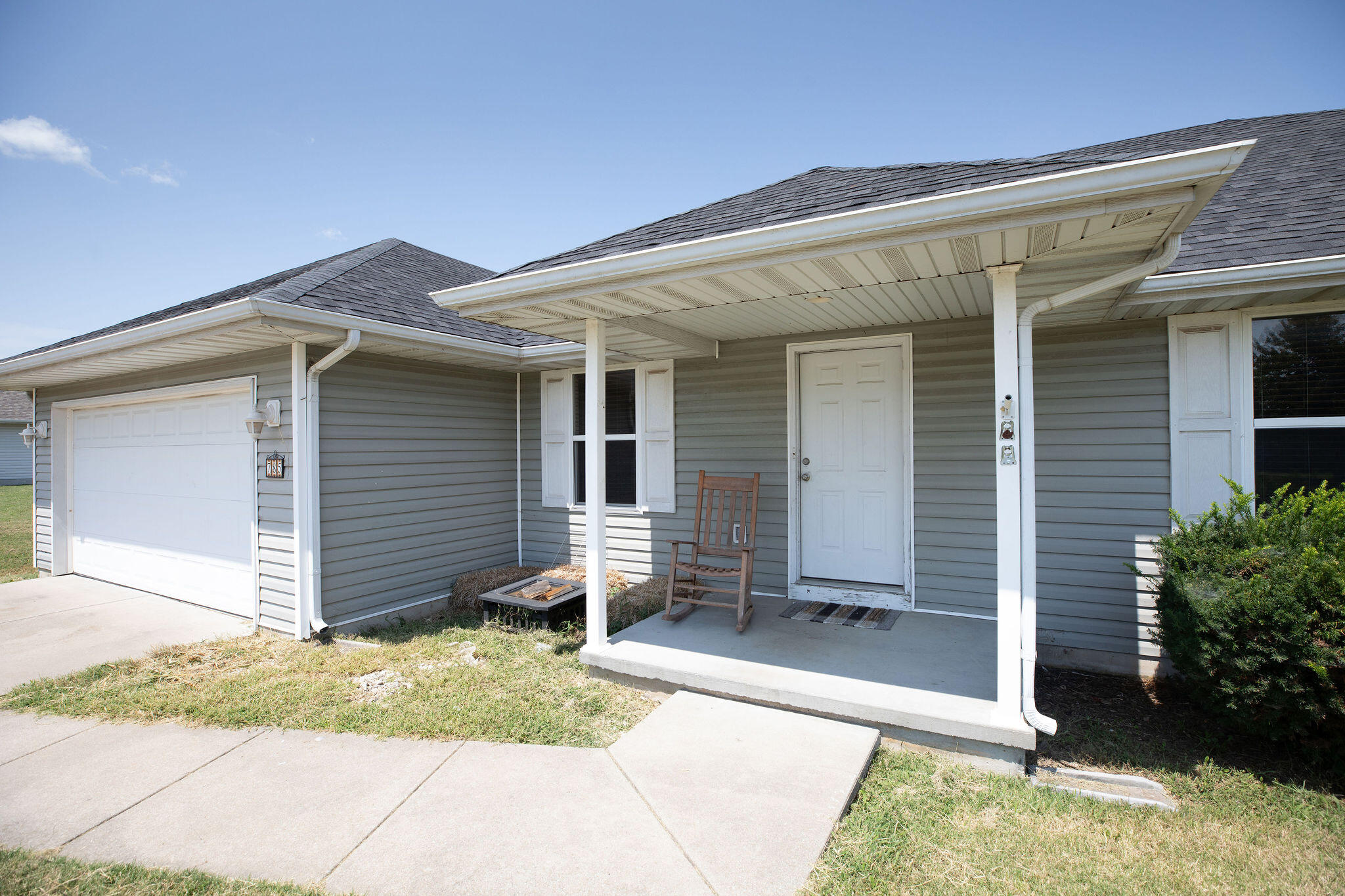 785 West Apache Street Property Photo 2