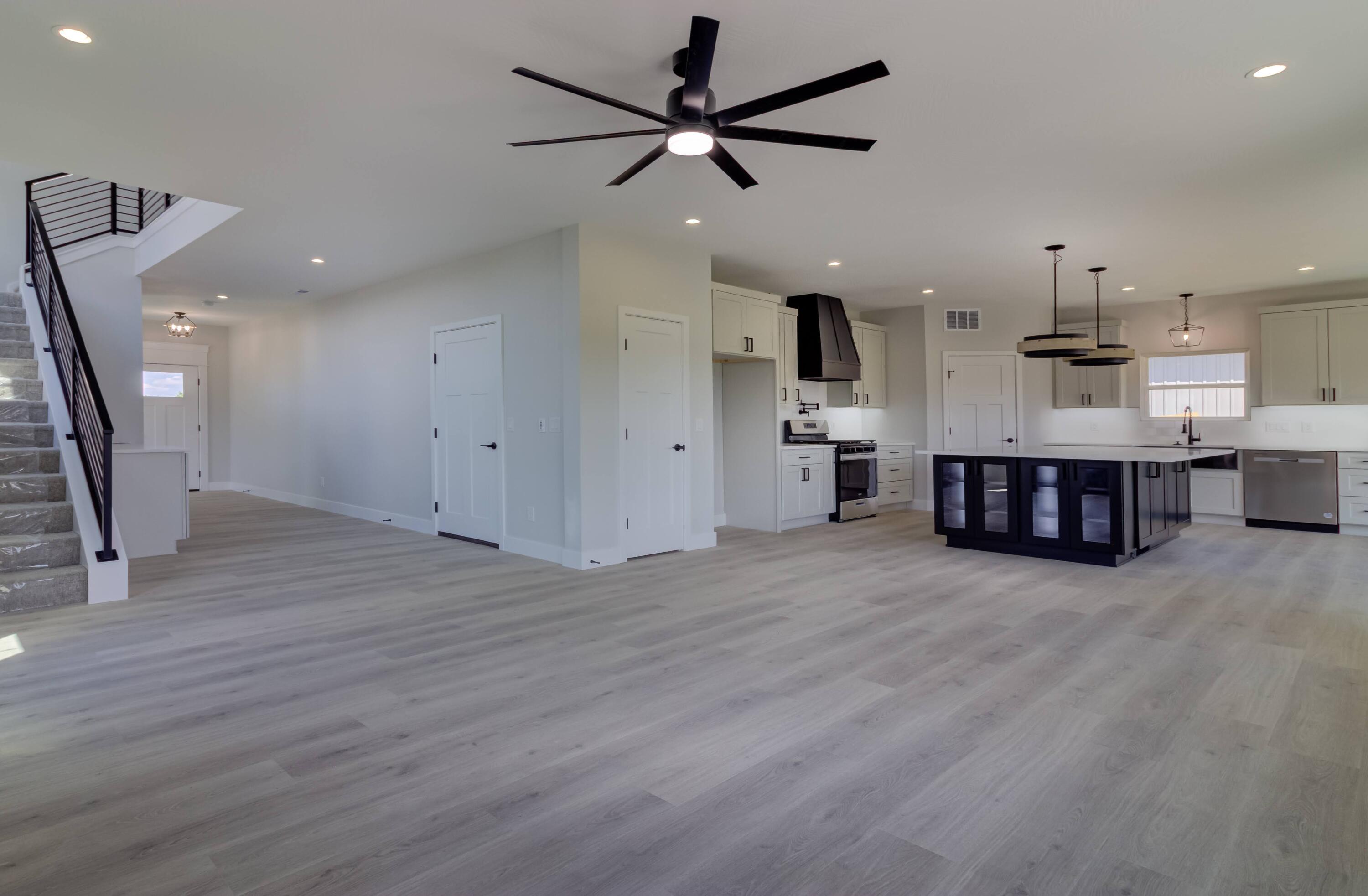 100 East Acacia Circle Property Photo 8