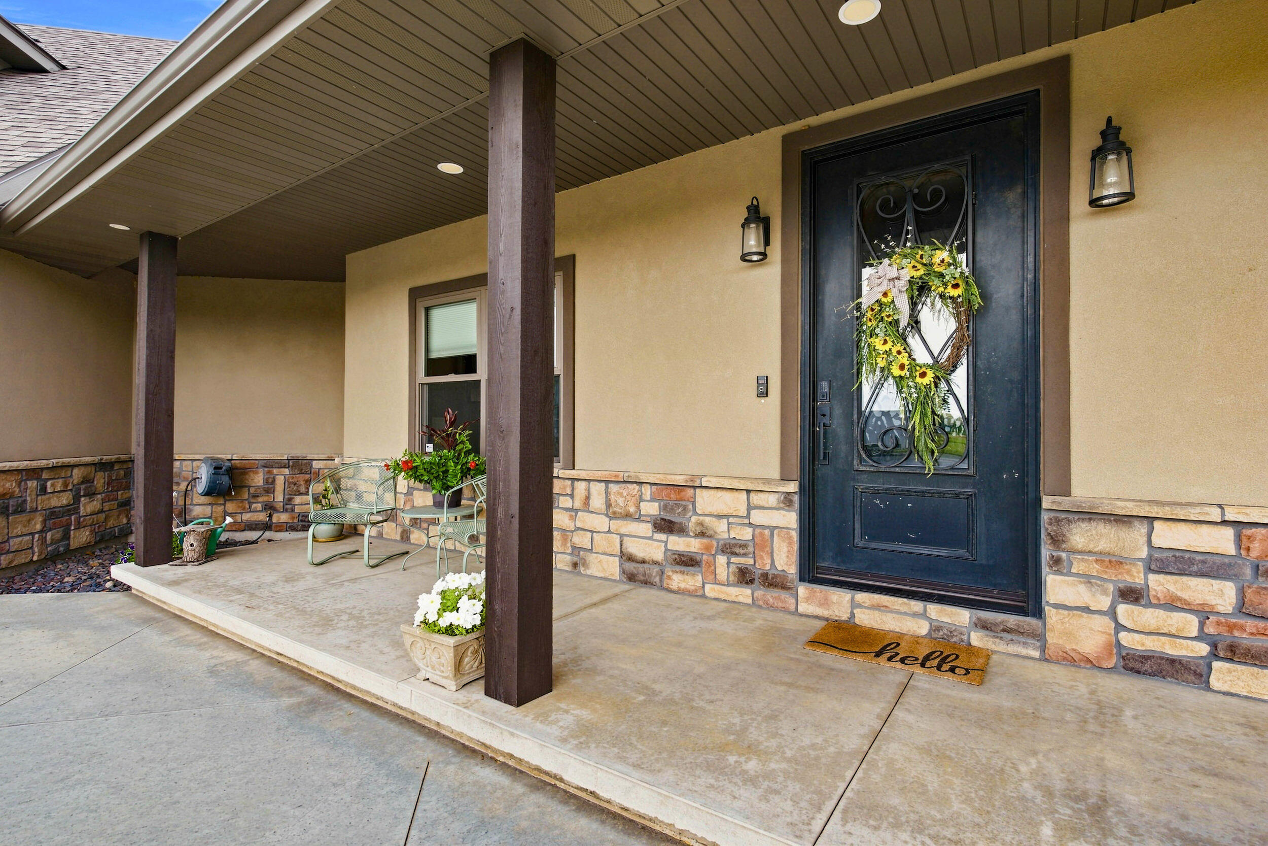 22554 Lawrence 1200 Property Photo 5