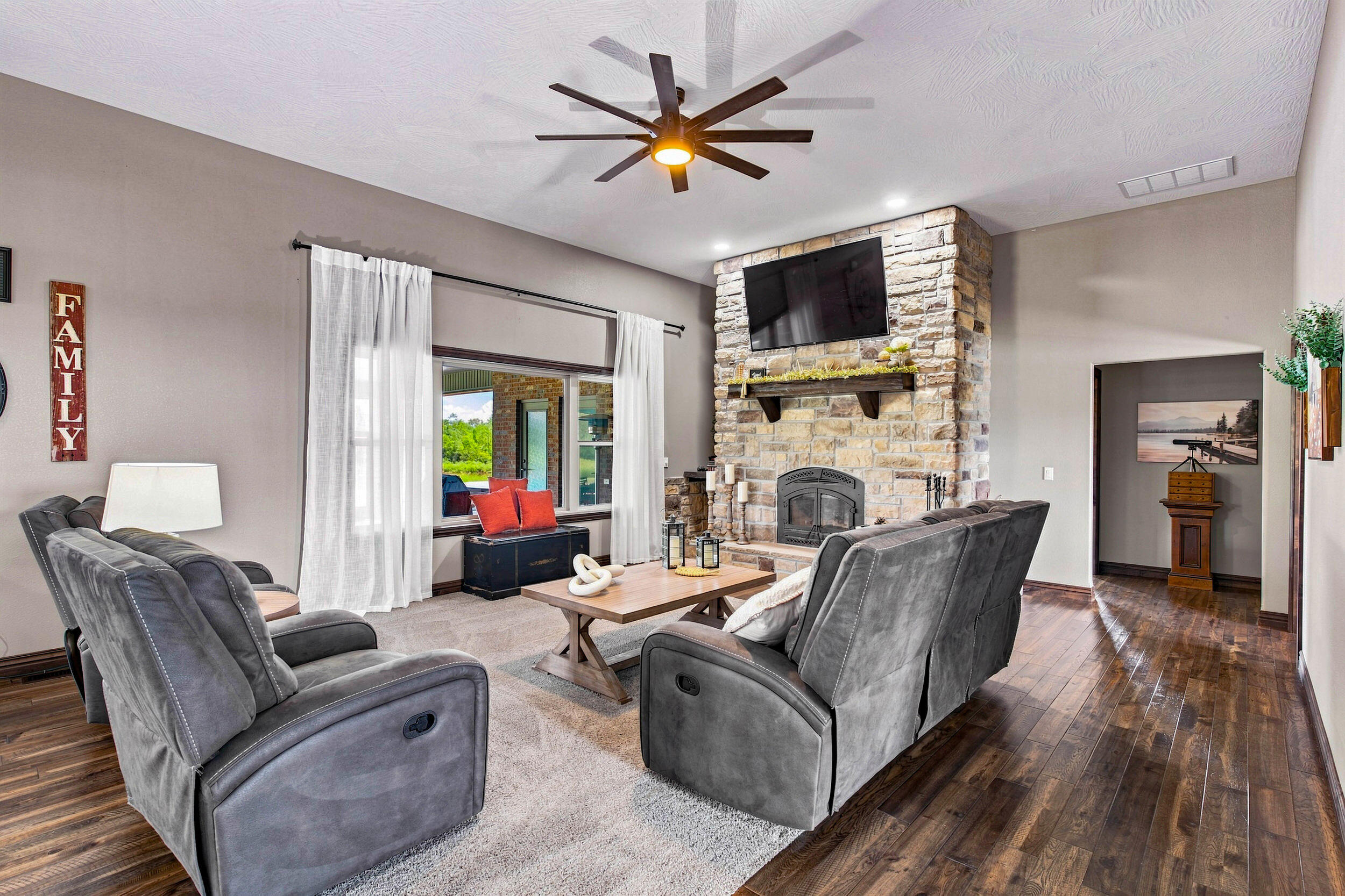 22554 Lawrence 1200 Property Photo 11