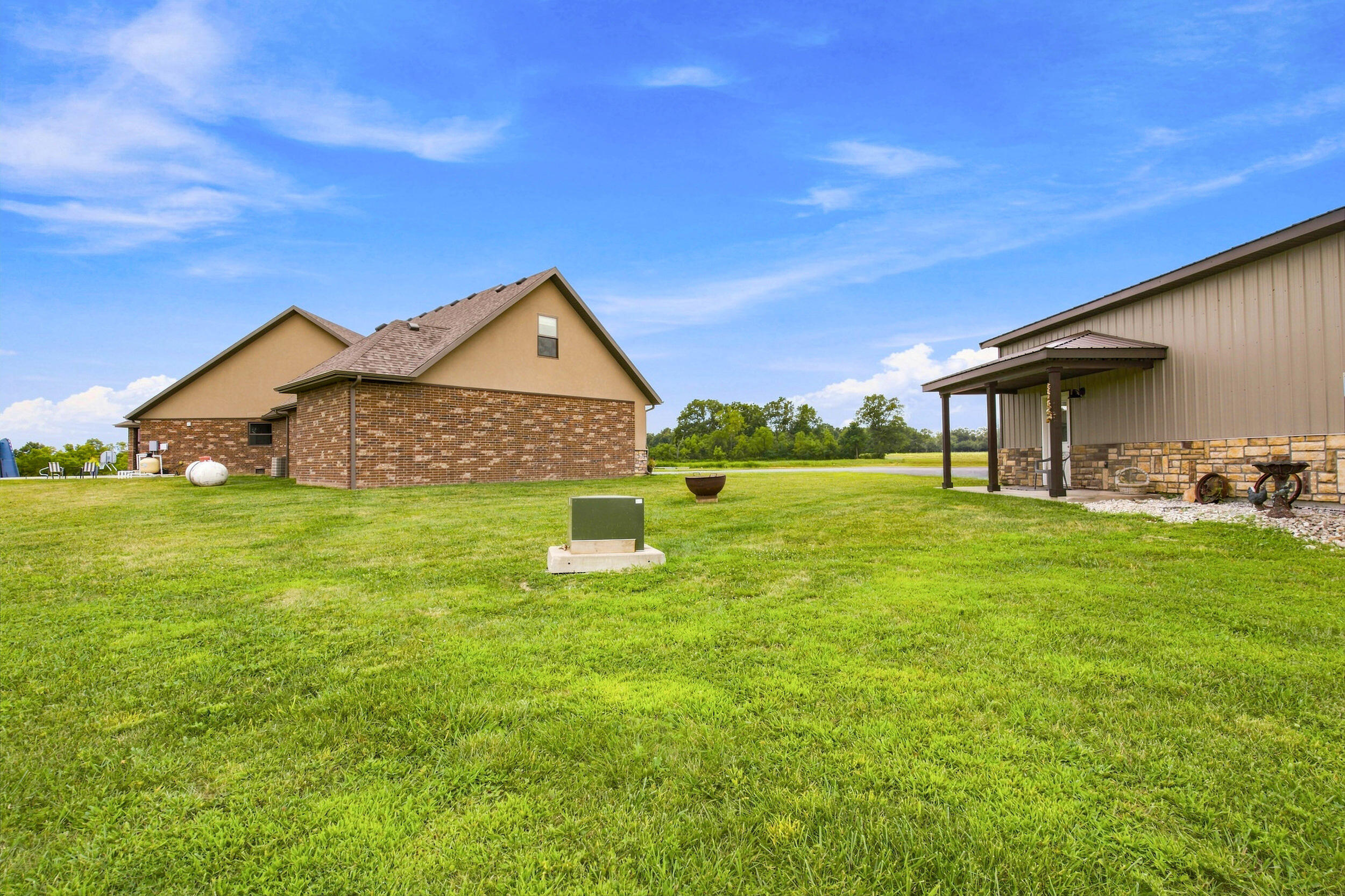 22554 Lawrence 1200 Property Photo 84