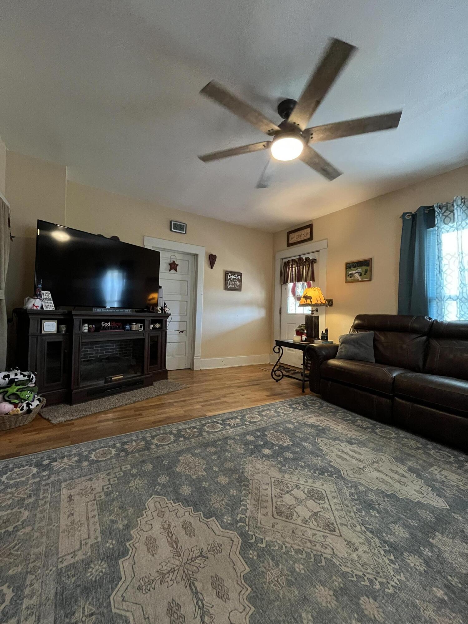 11014 Iris Road Property Photo 4