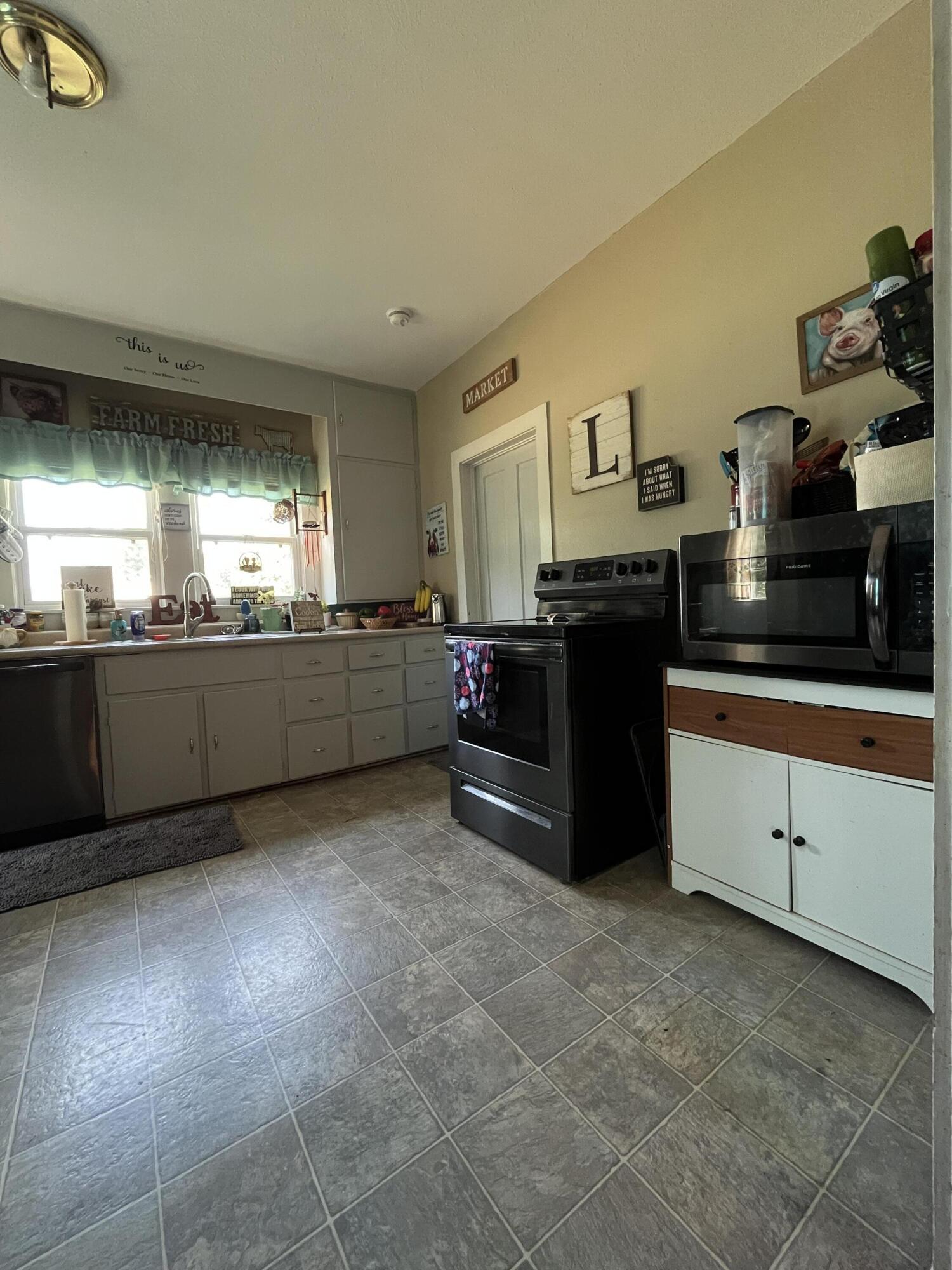 11014 Iris Road Property Photo 6