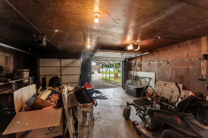301 East Walnut Street Property Photo 33