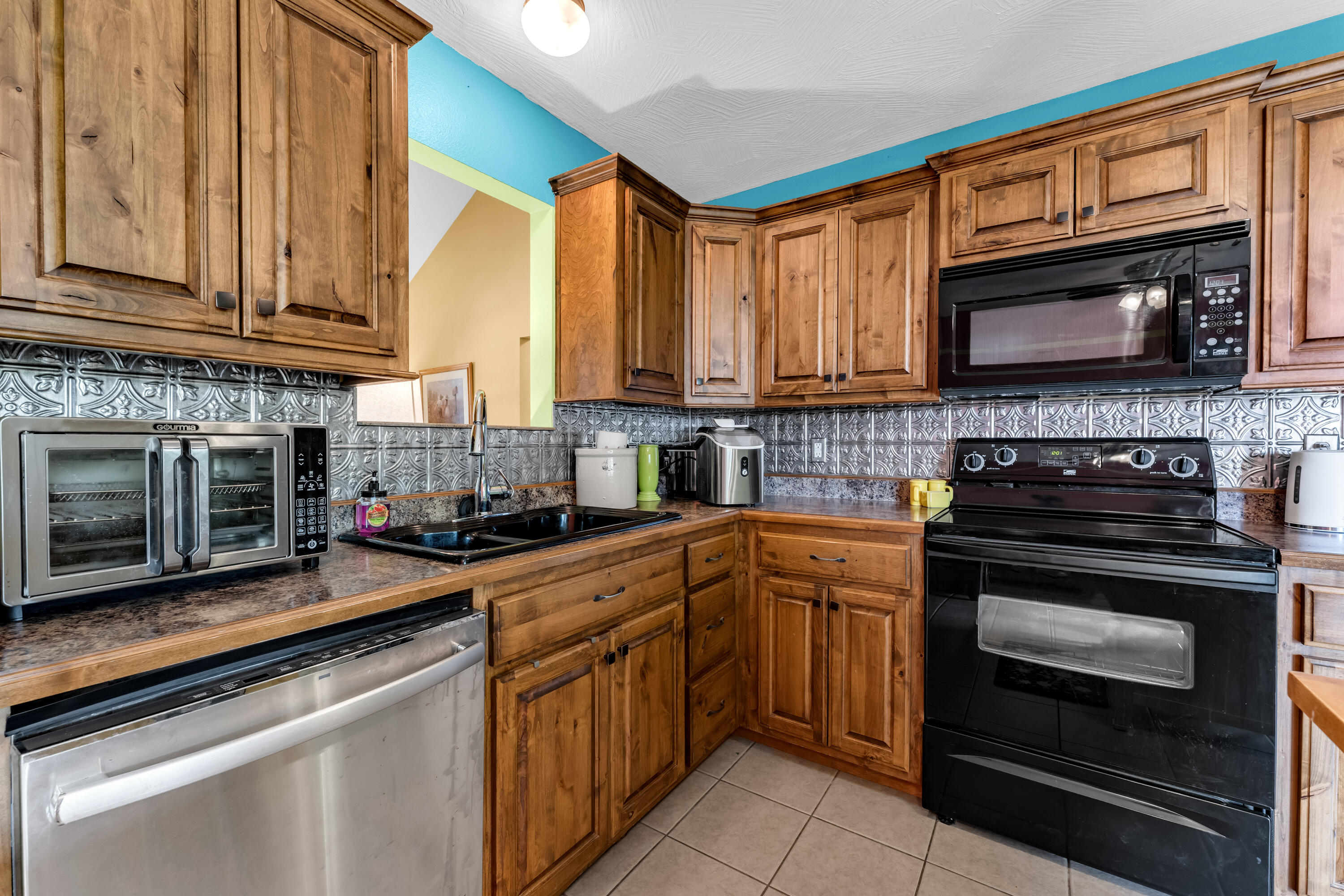 512 Rice Street Property Photo 10