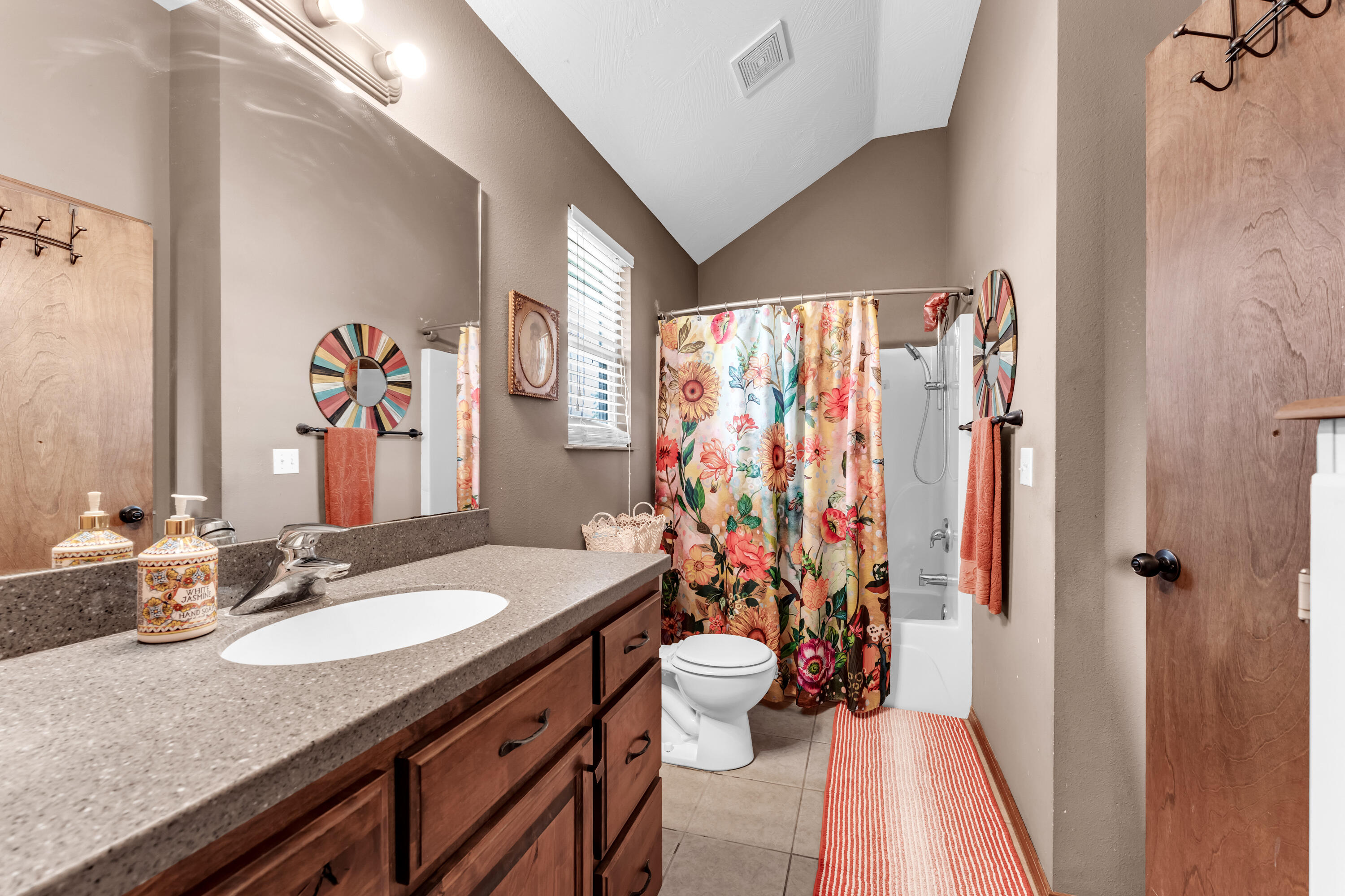 512 Rice Street Property Photo 14