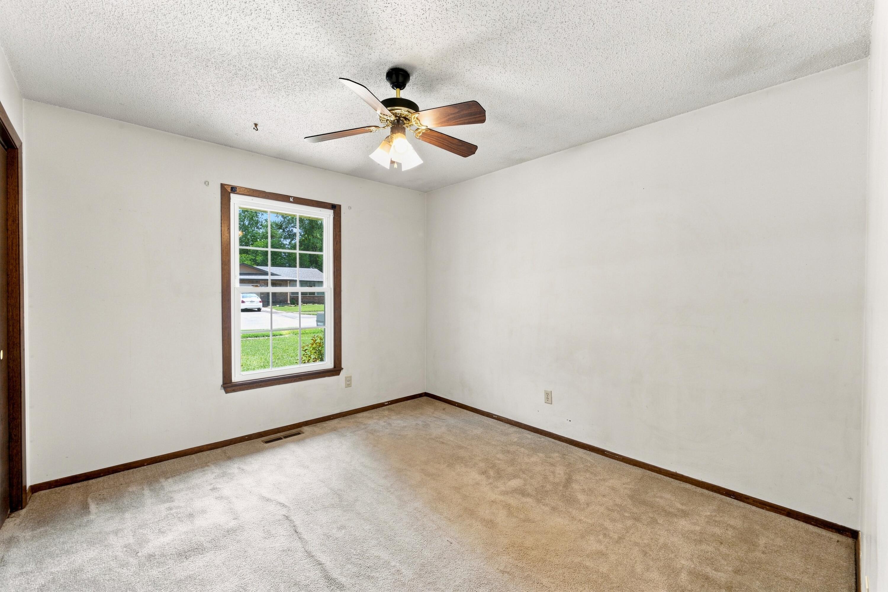 2013 South Grant Avenue Property Photo 16