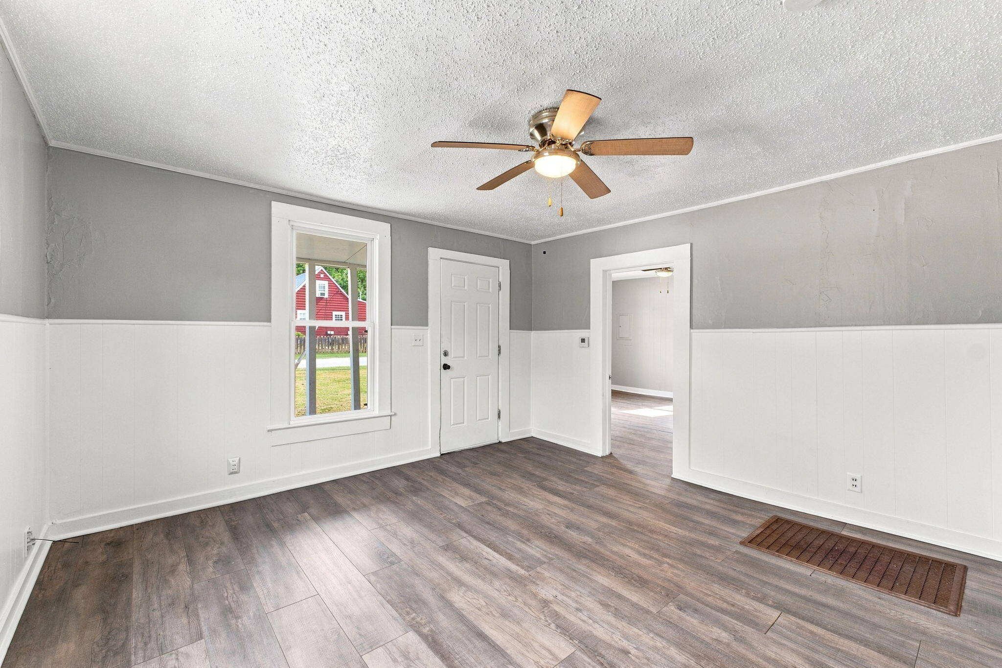 2424 West Elm Street Property Photo 7
