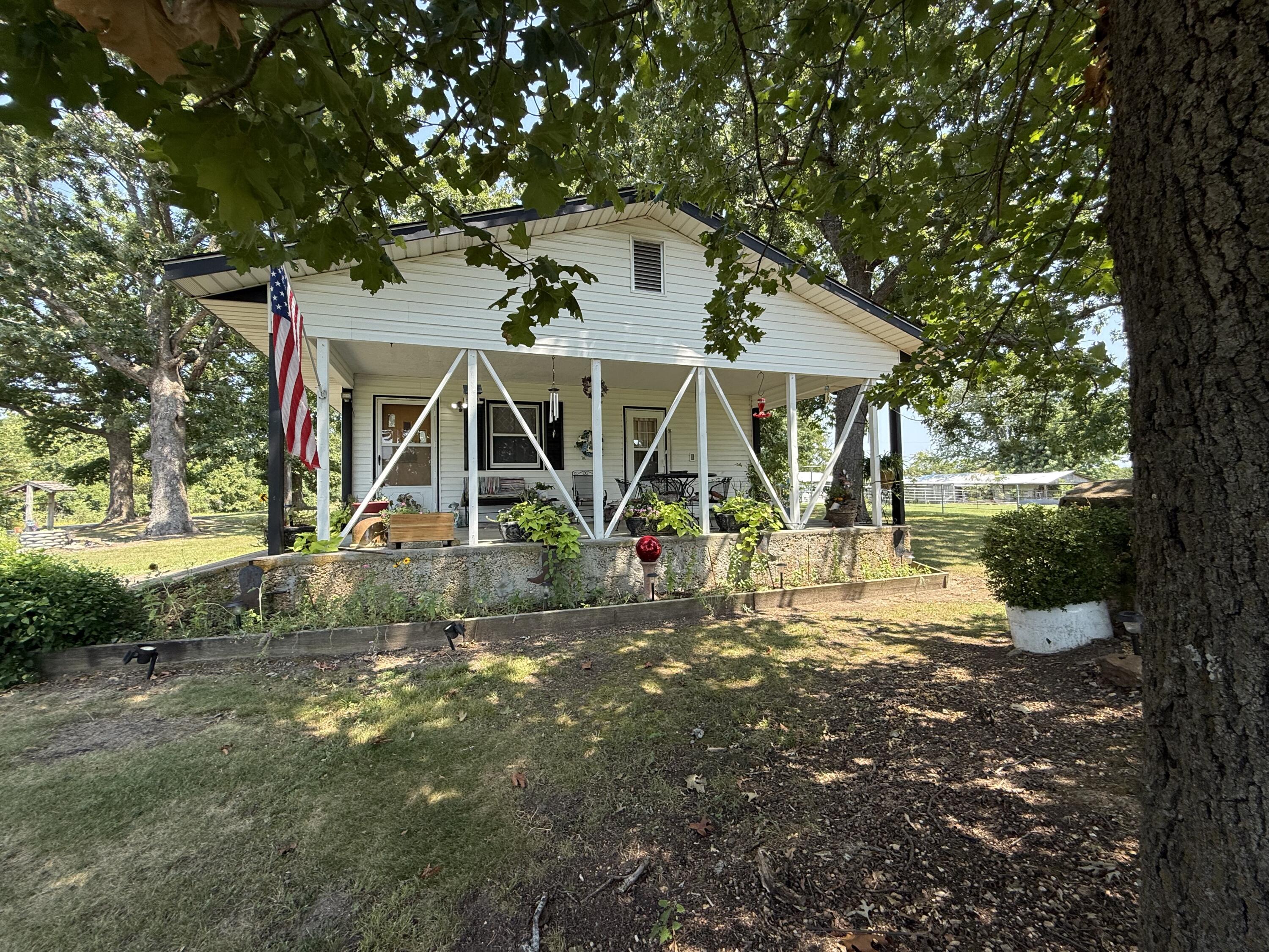 4109 State Highway 90 Property Photo 1