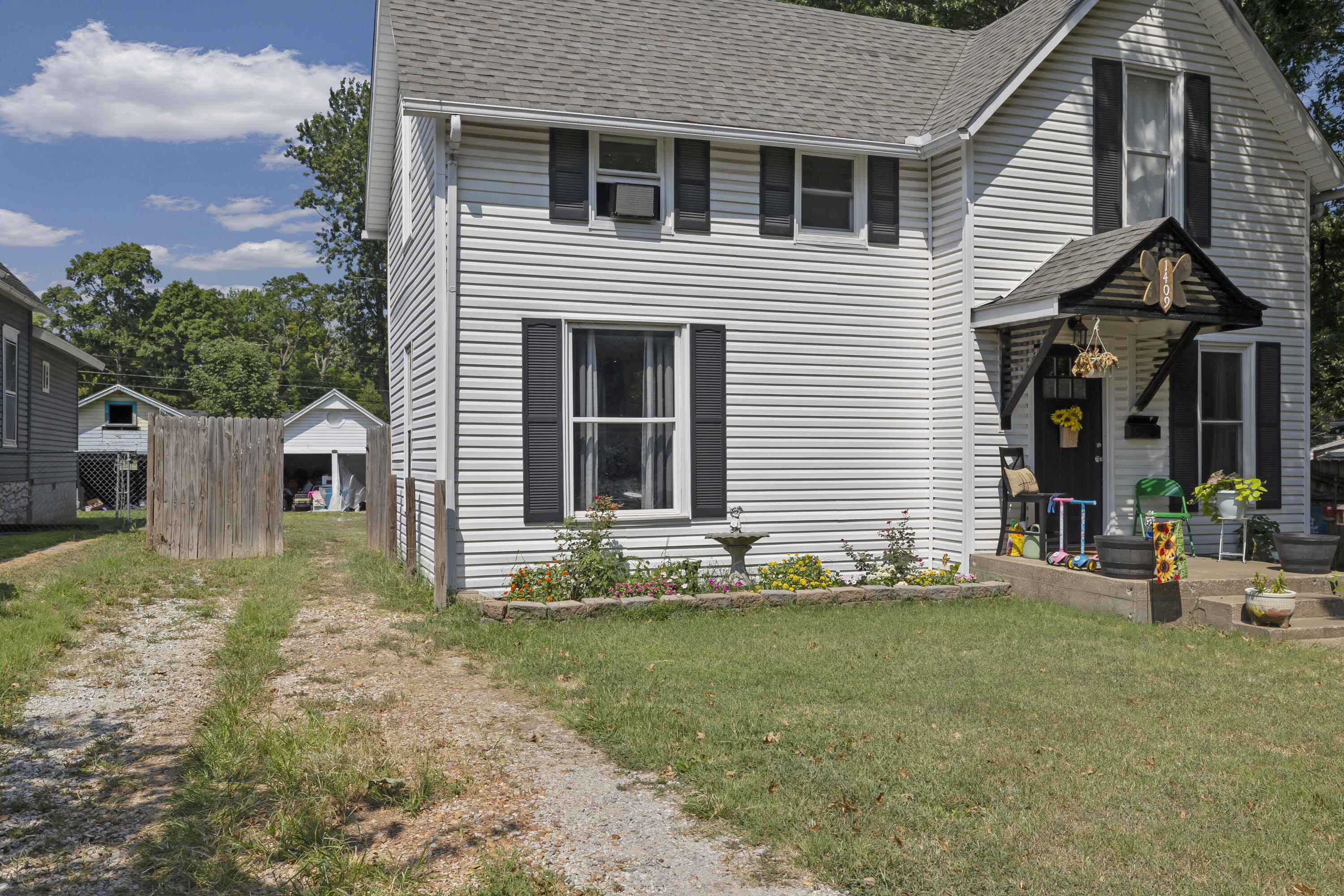 1409 South Maple Street Property Photo 3