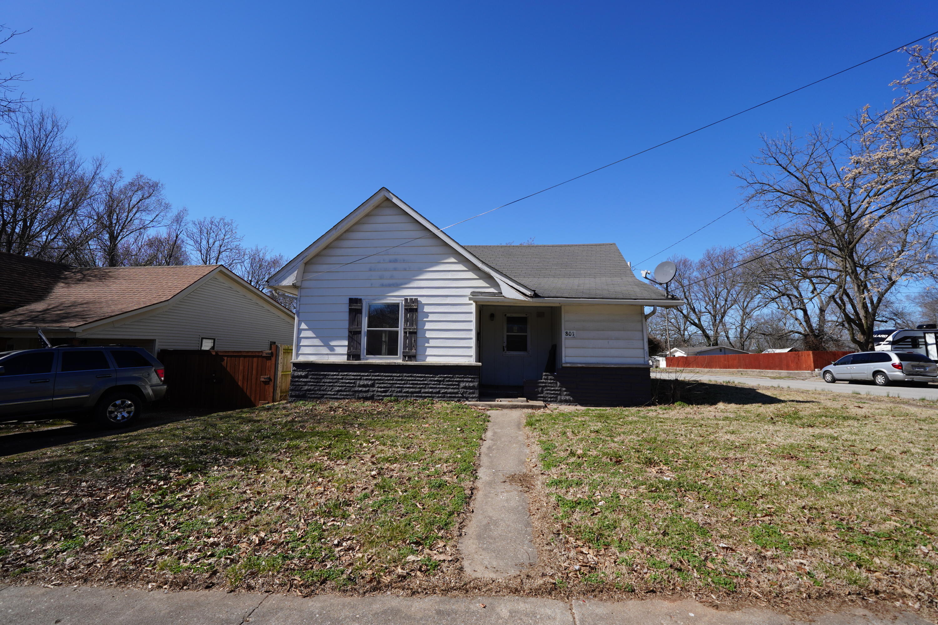 801 South Newton Avenue Property Photo 2