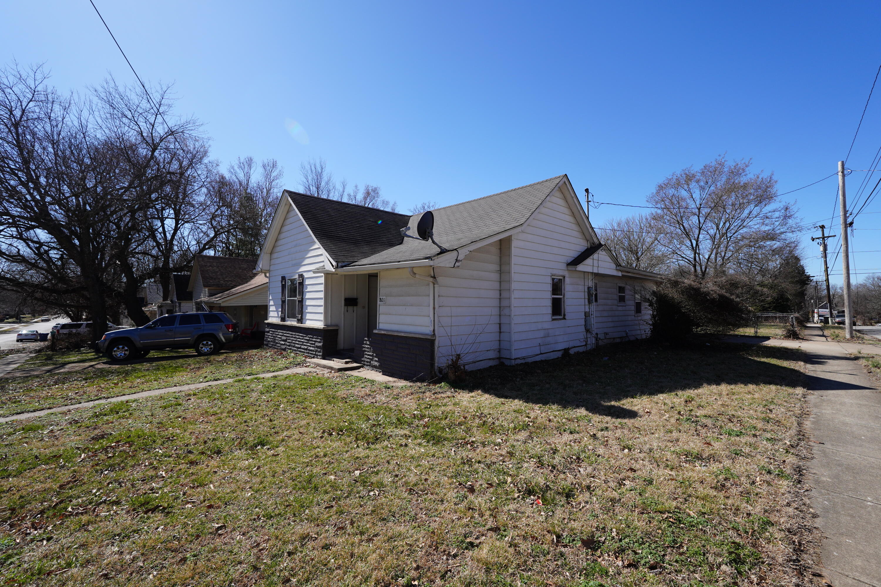 801 South Newton Avenue Property Photo 3
