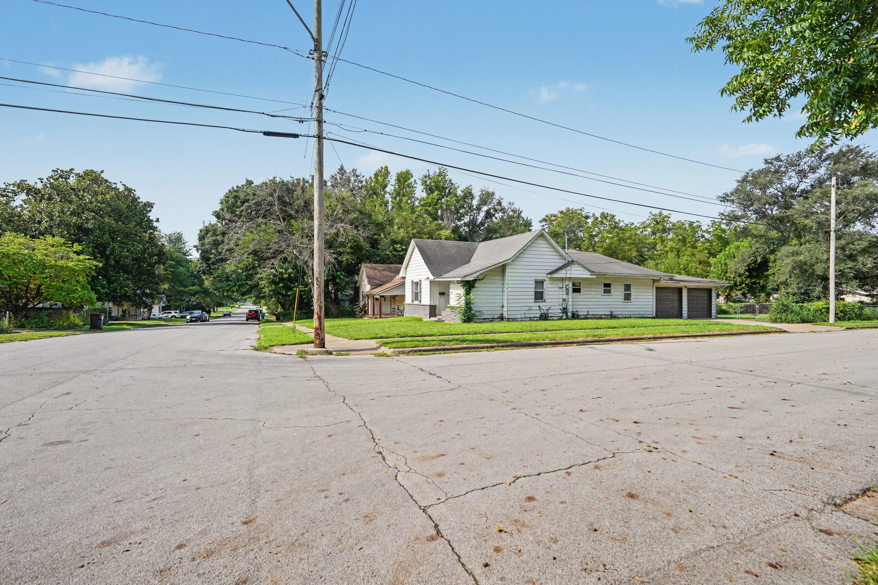 801 South Newton Avenue Property Photo 4