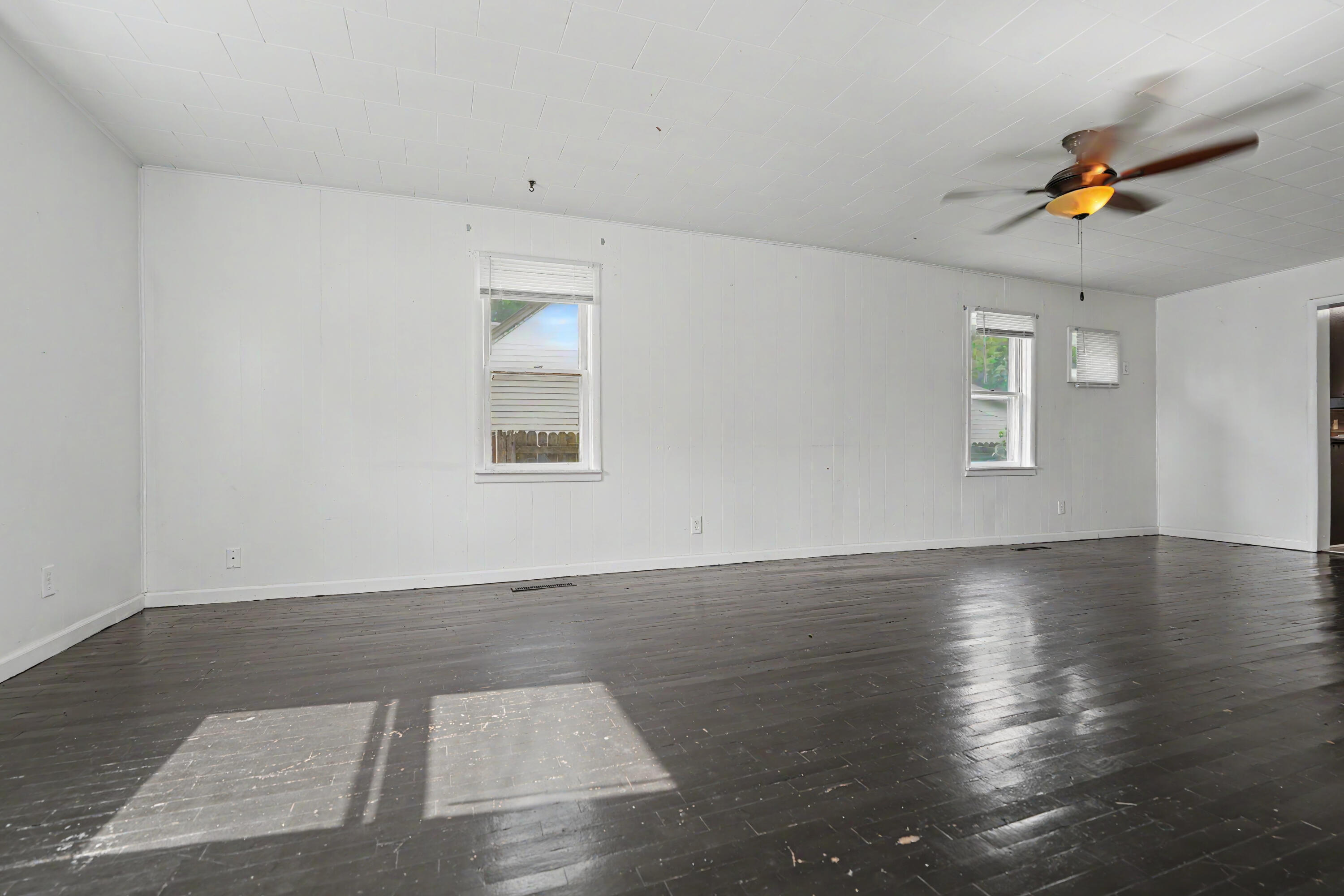 801 South Newton Avenue Property Photo 7