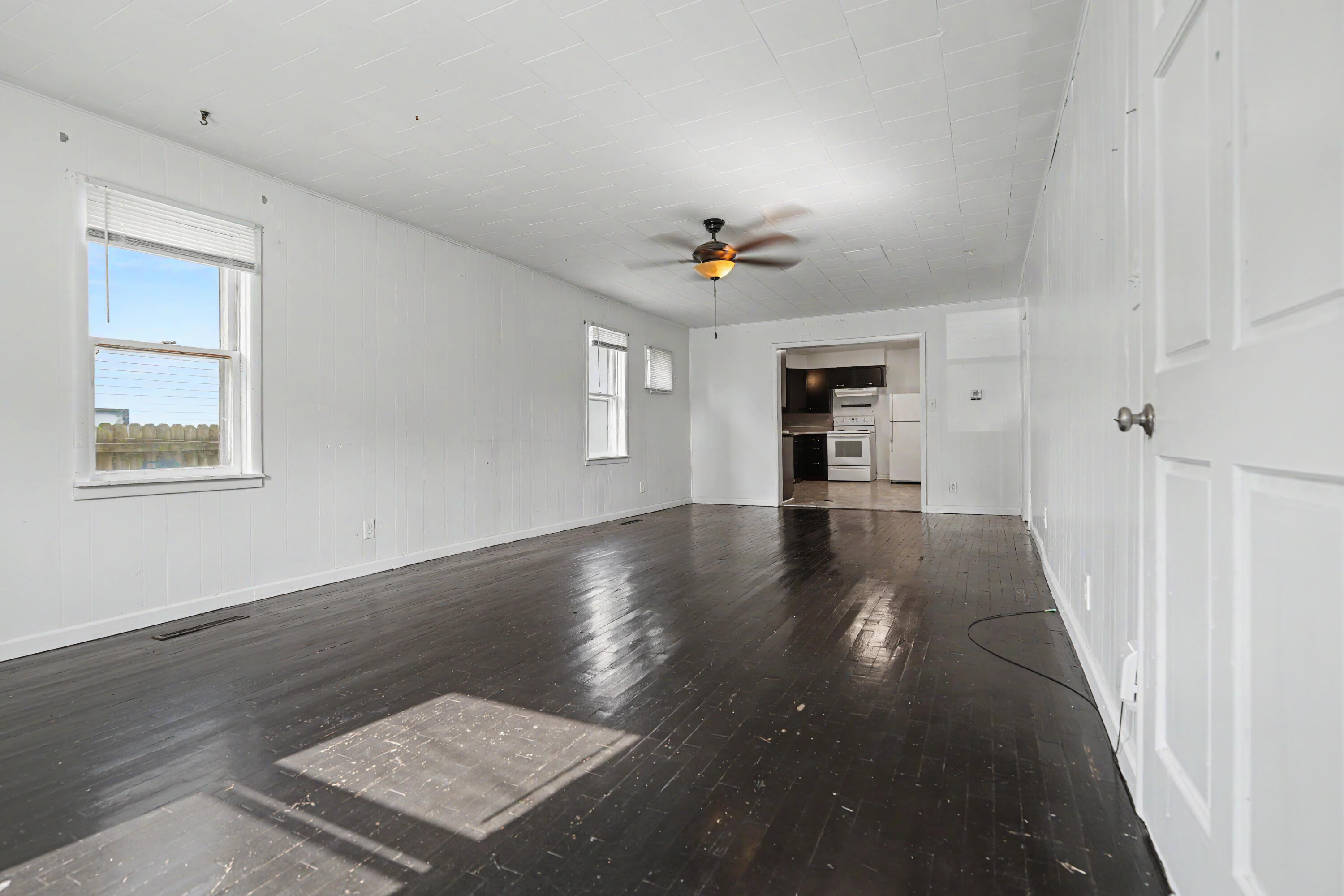 801 South Newton Avenue Property Photo 8