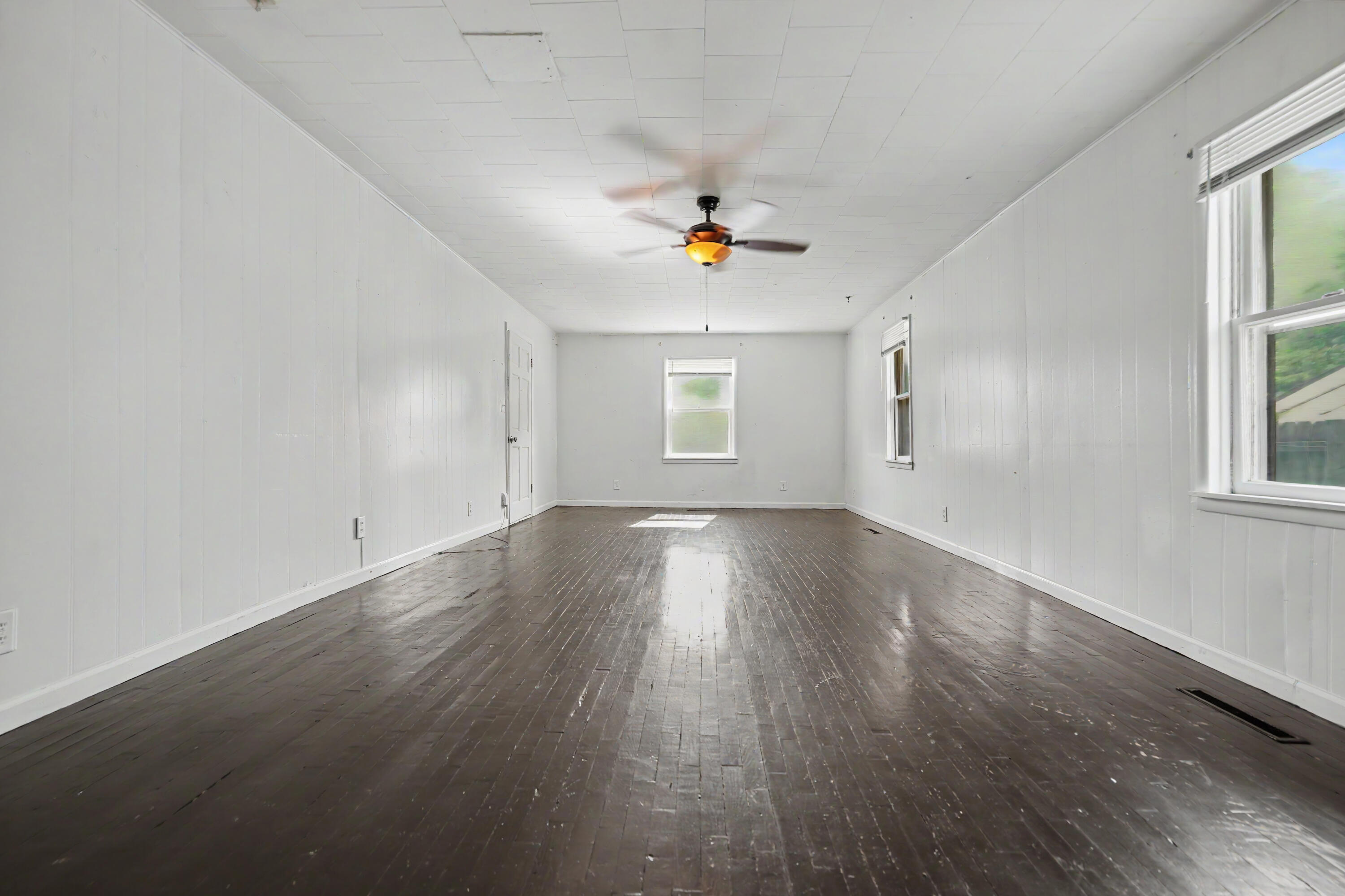 801 South Newton Avenue Property Photo 9