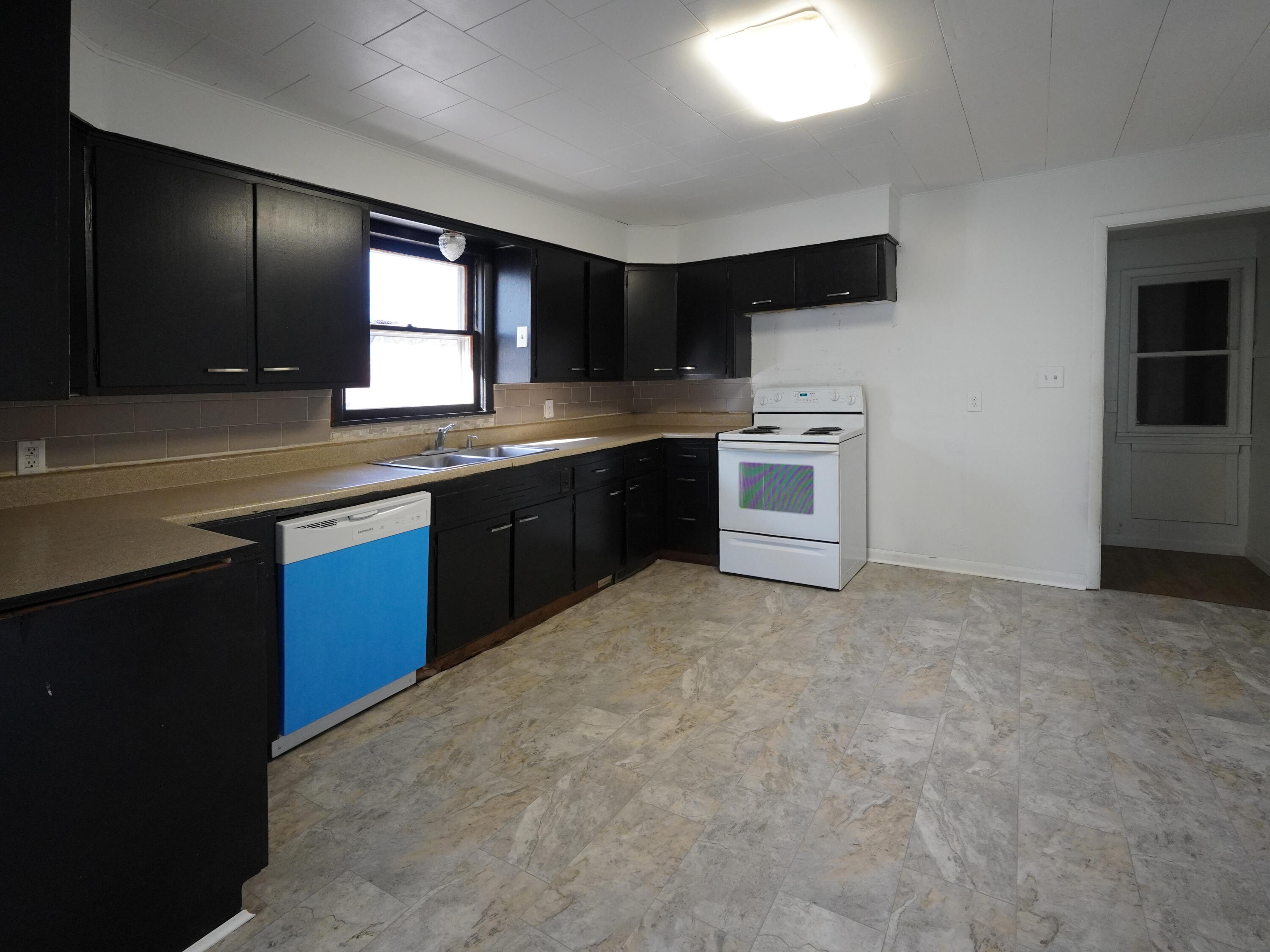 801 South Newton Avenue Property Photo 10