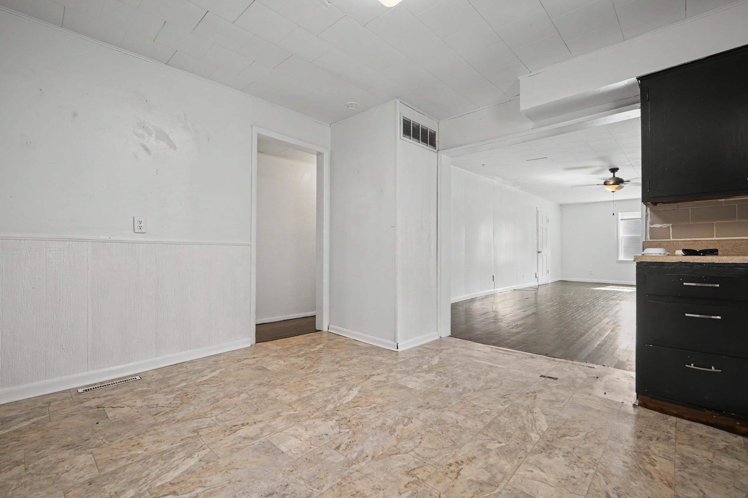 801 South Newton Avenue Property Photo 11