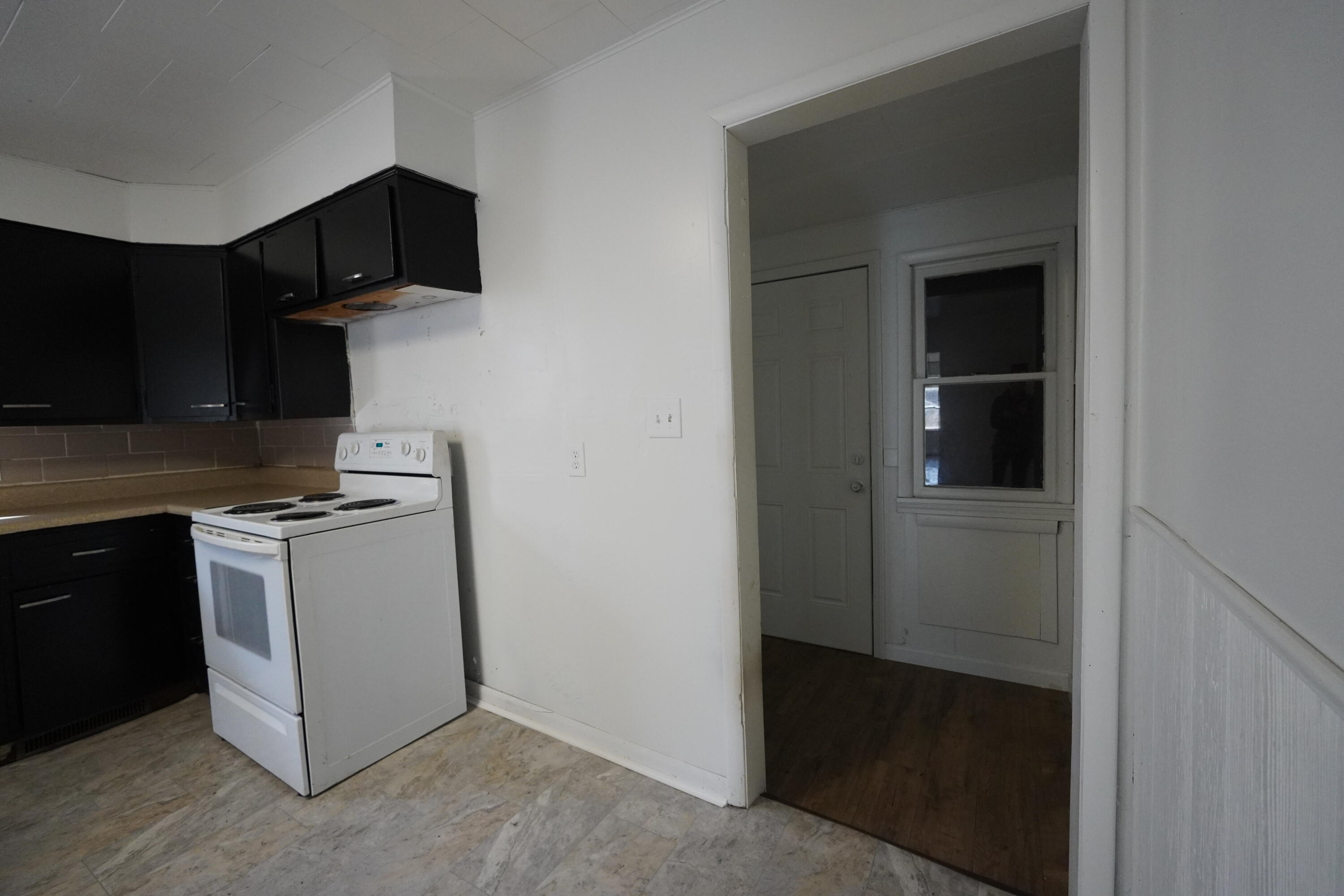 801 South Newton Avenue Property Photo 12