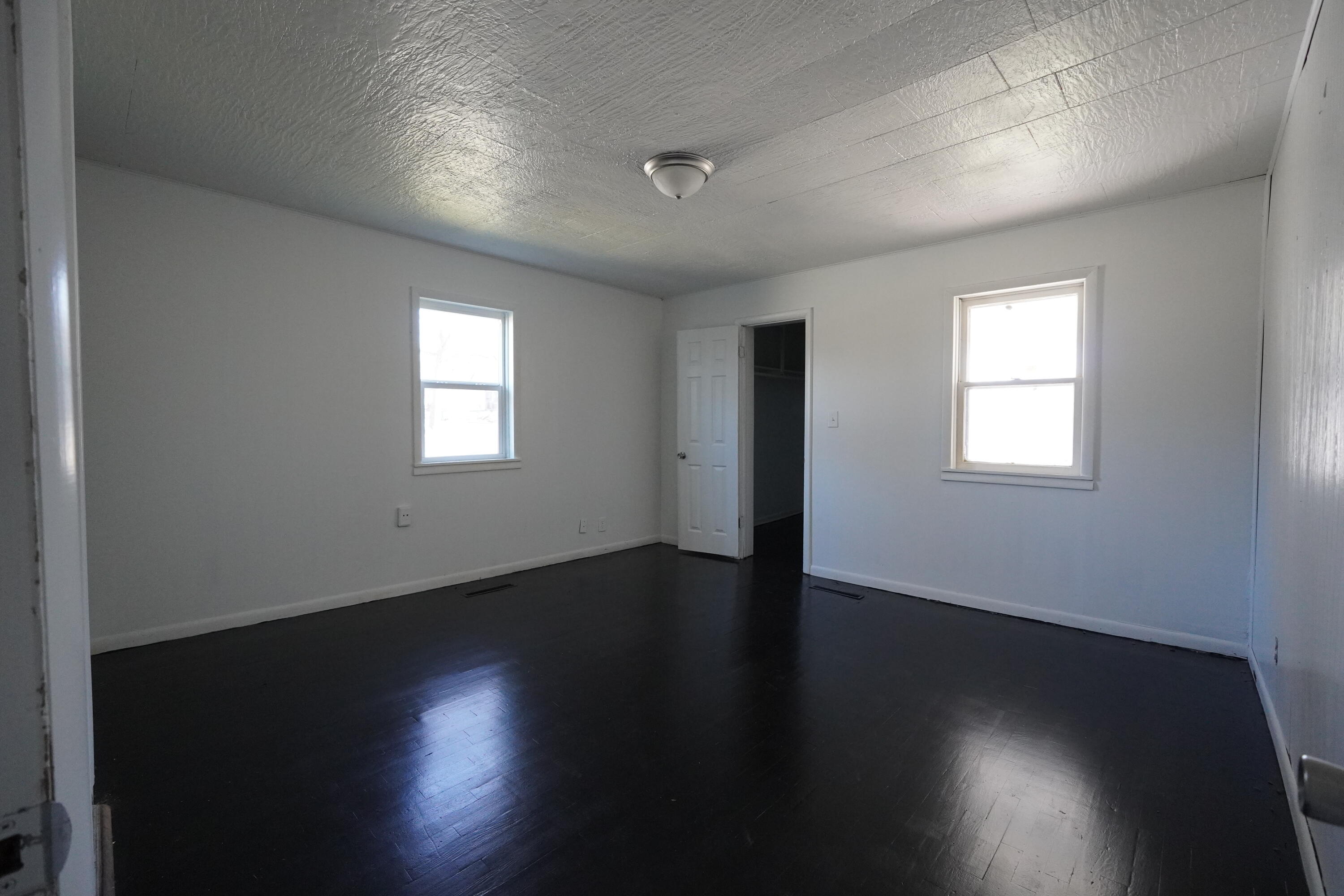 801 South Newton Avenue Property Photo 13