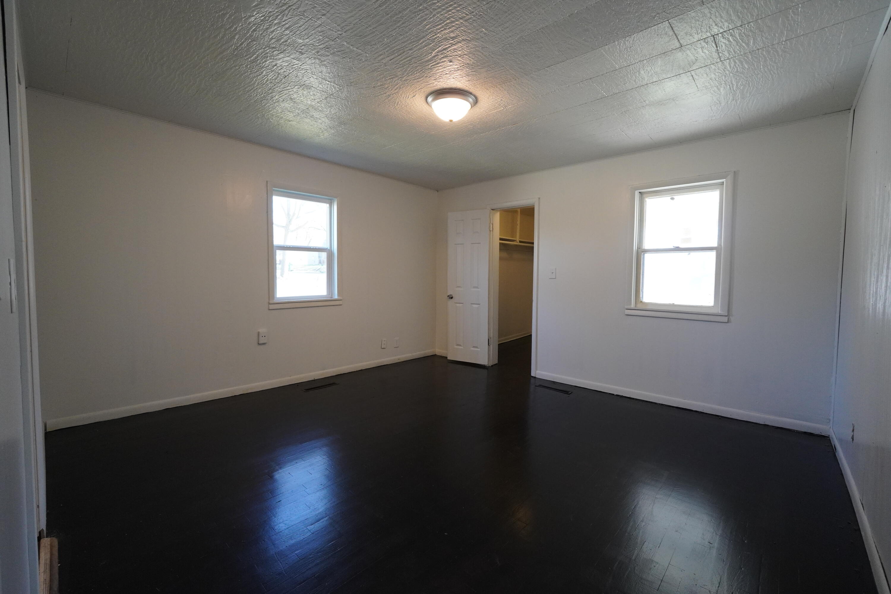 801 South Newton Avenue Property Photo 15