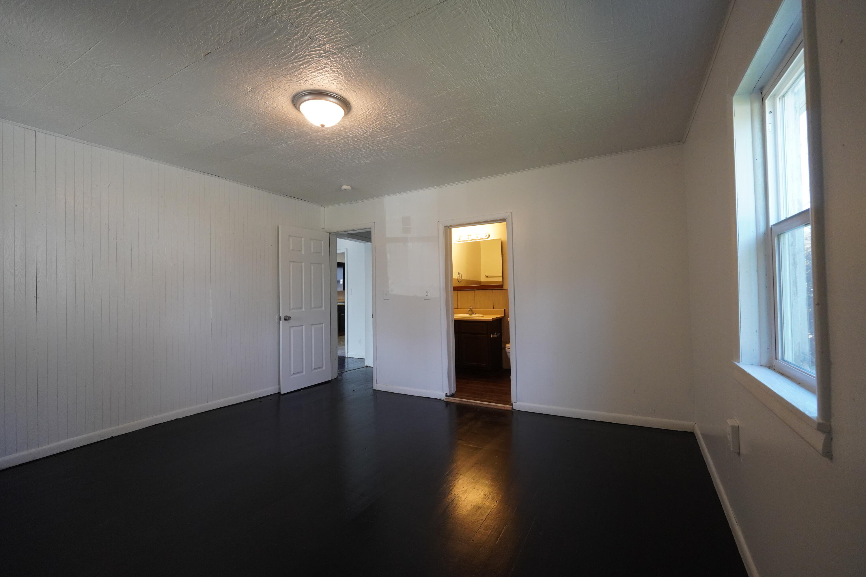 801 South Newton Avenue Property Photo 17