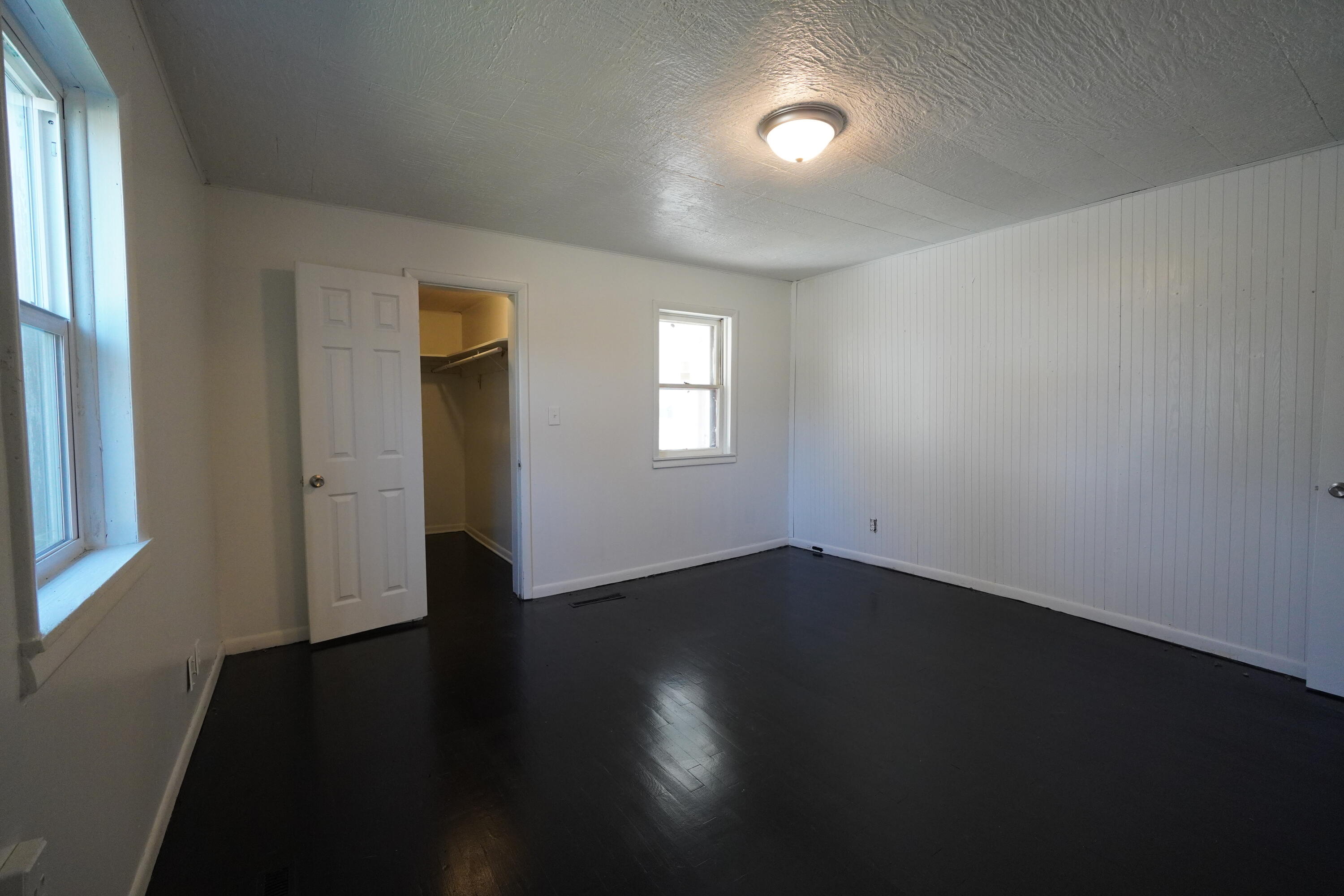801 South Newton Avenue Property Photo 18
