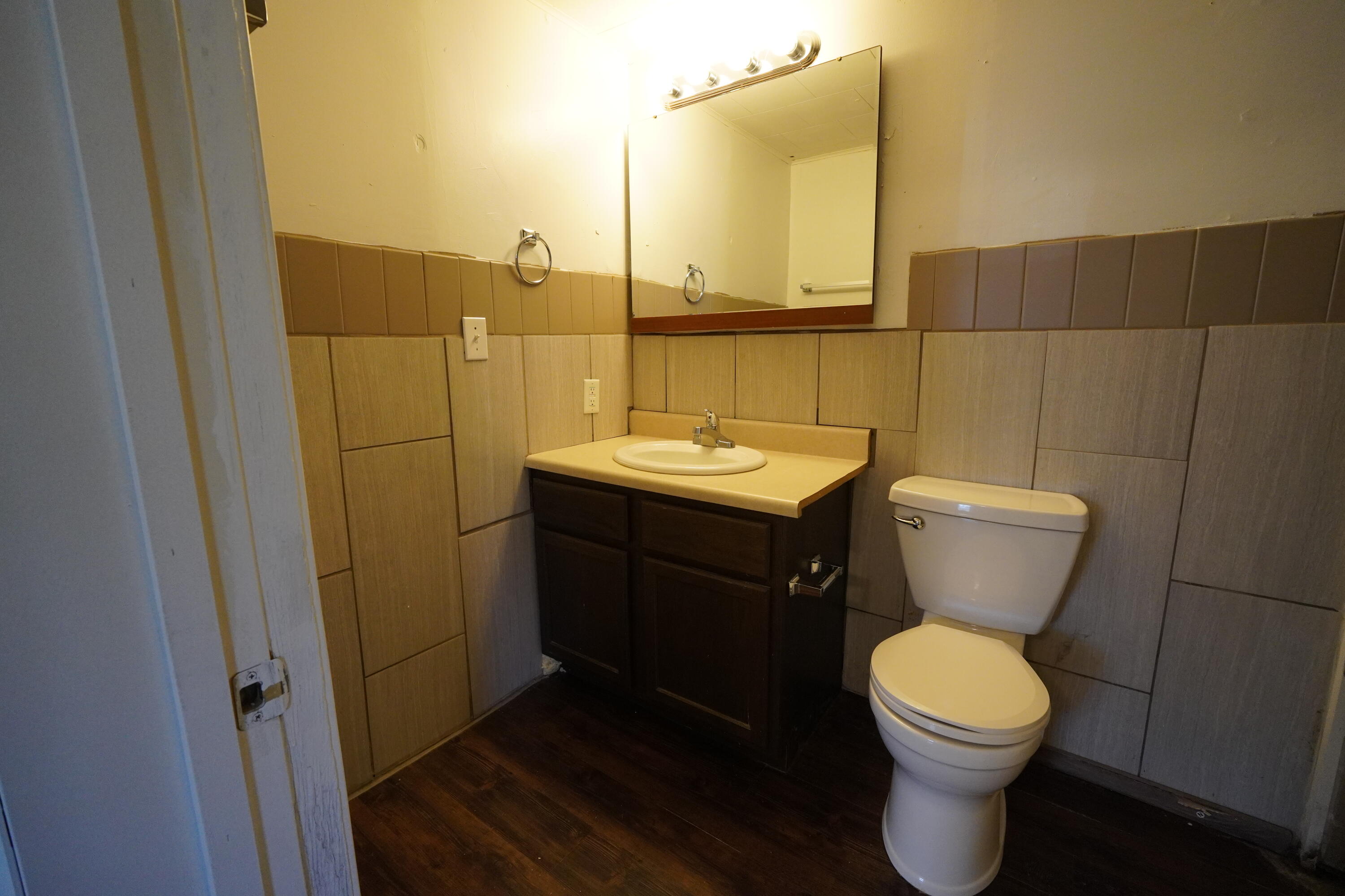801 South Newton Avenue Property Photo 19