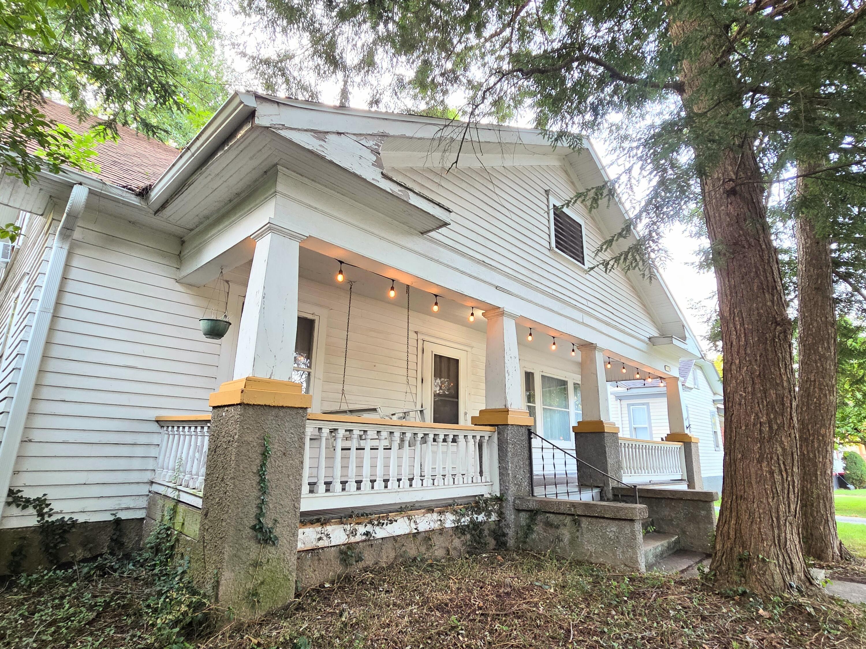 1106 South Florence Avenue Property Photo 3