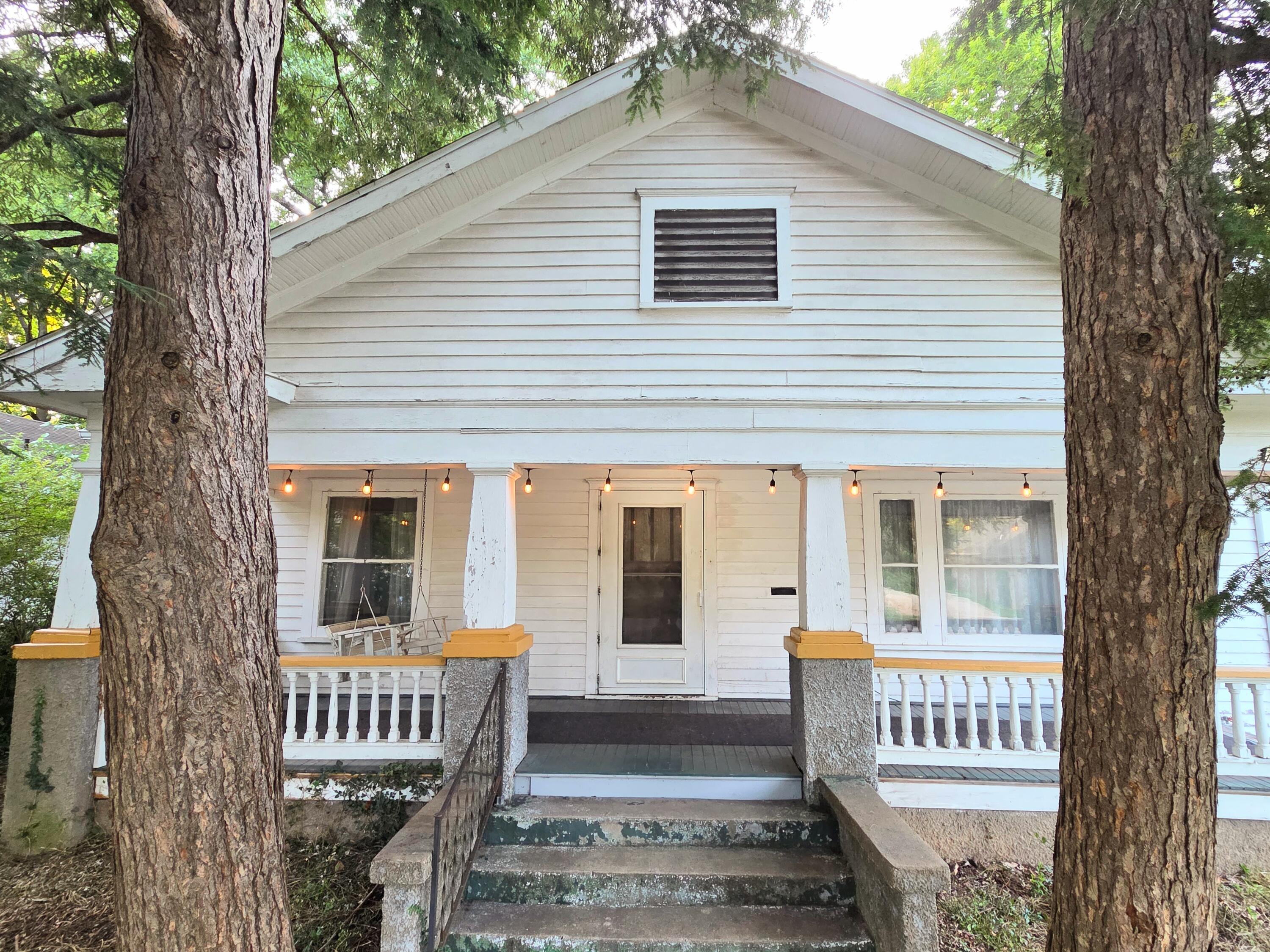1106 South Florence Avenue Property Photo 4