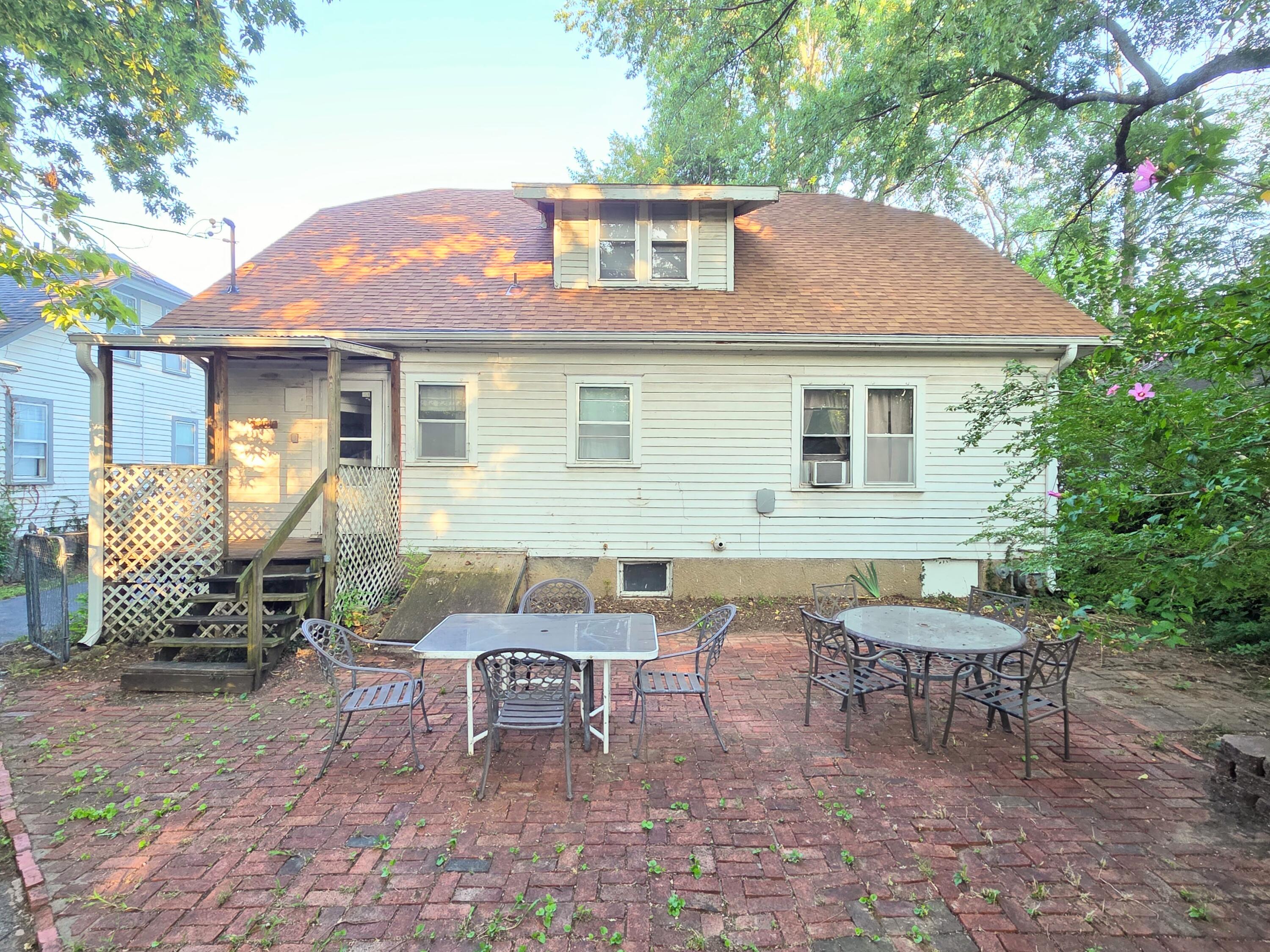1106 South Florence Avenue Property Photo 6