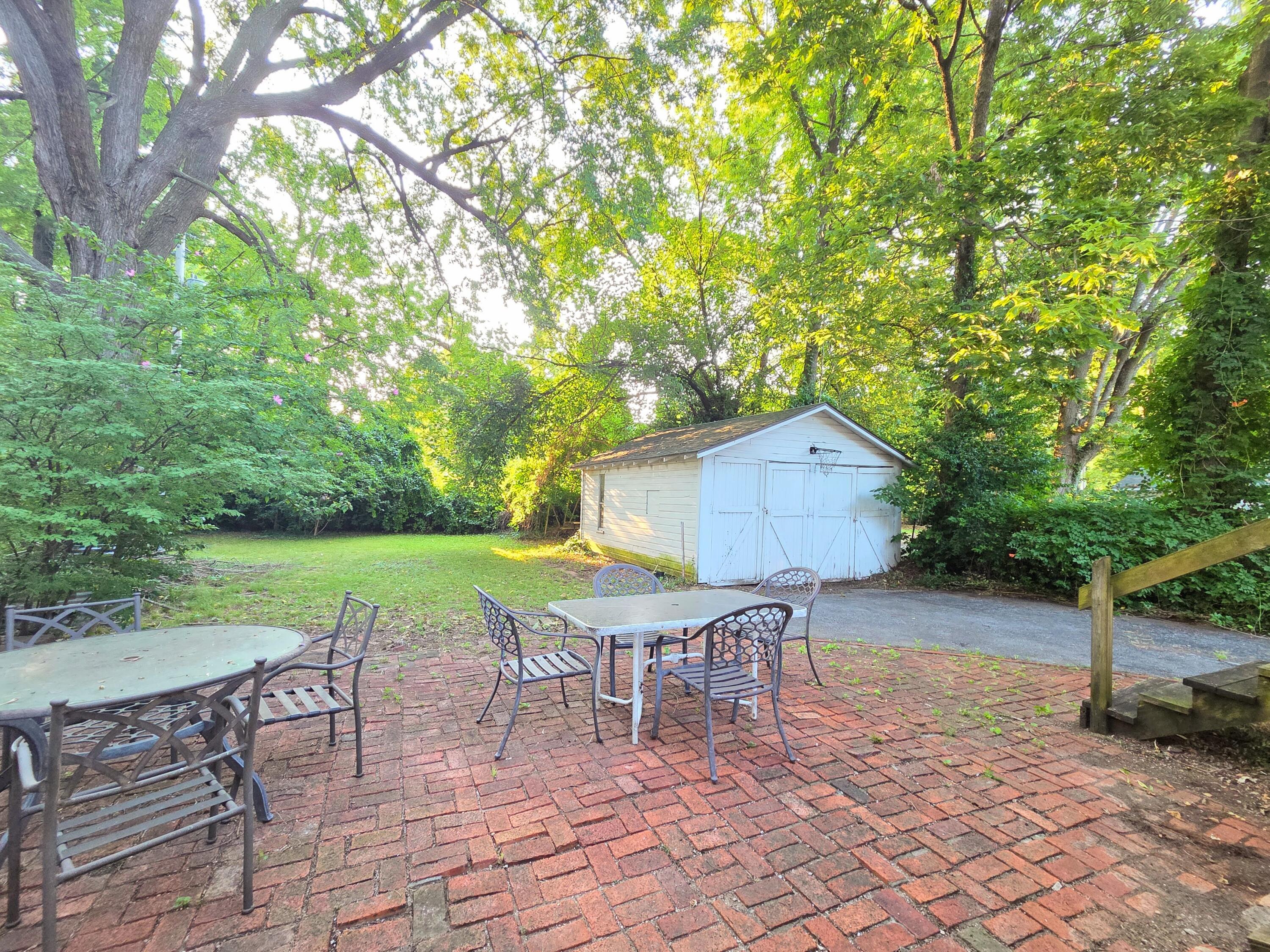 1106 South Florence Avenue Property Photo 8