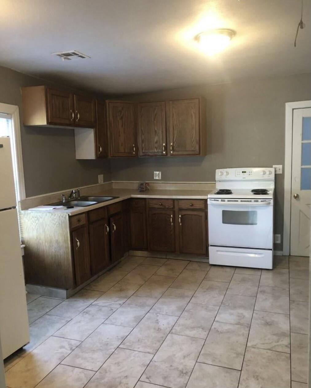 609 East 15th Street Property Photo 2