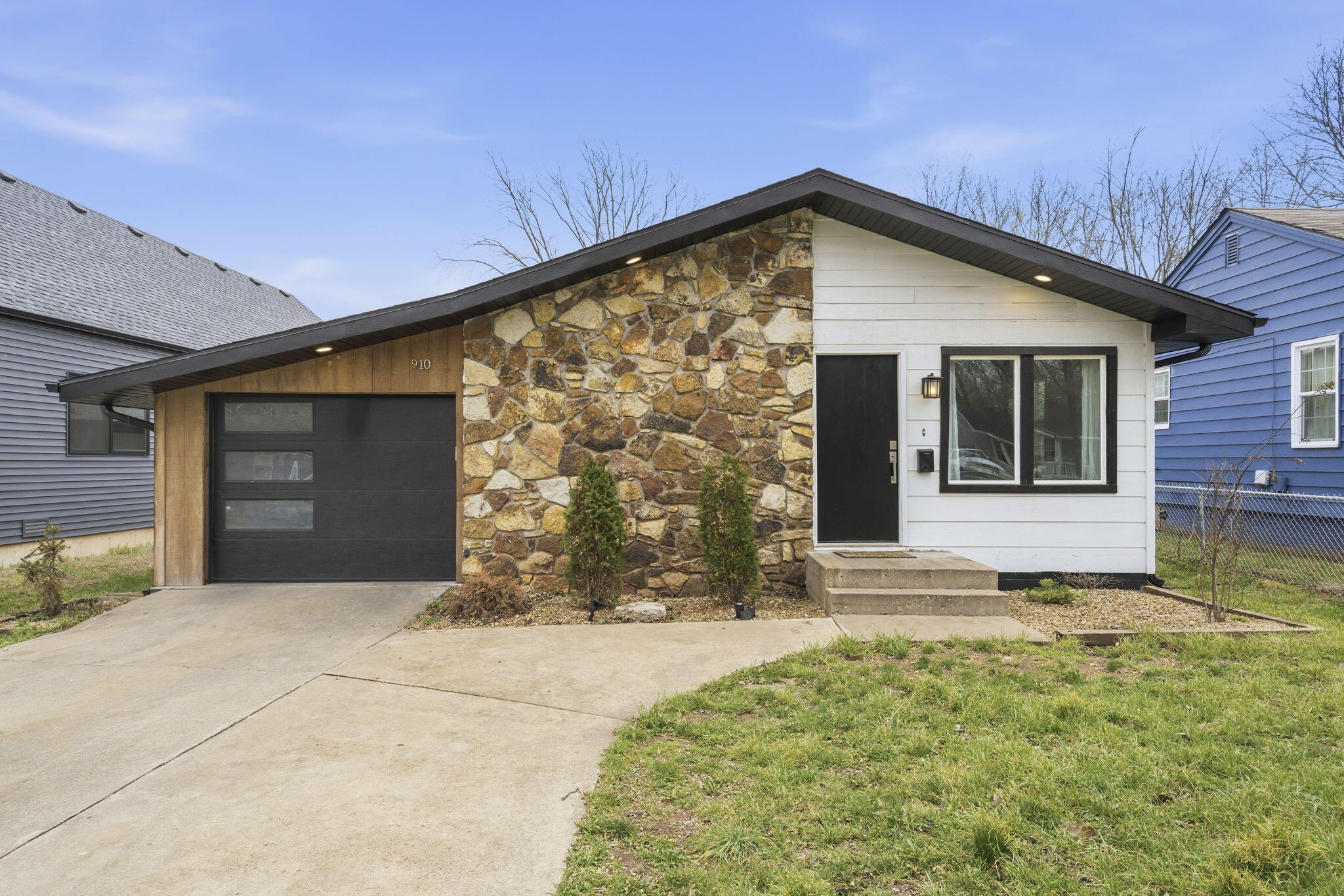 910 South Nettleton Avenue Property Photo 1