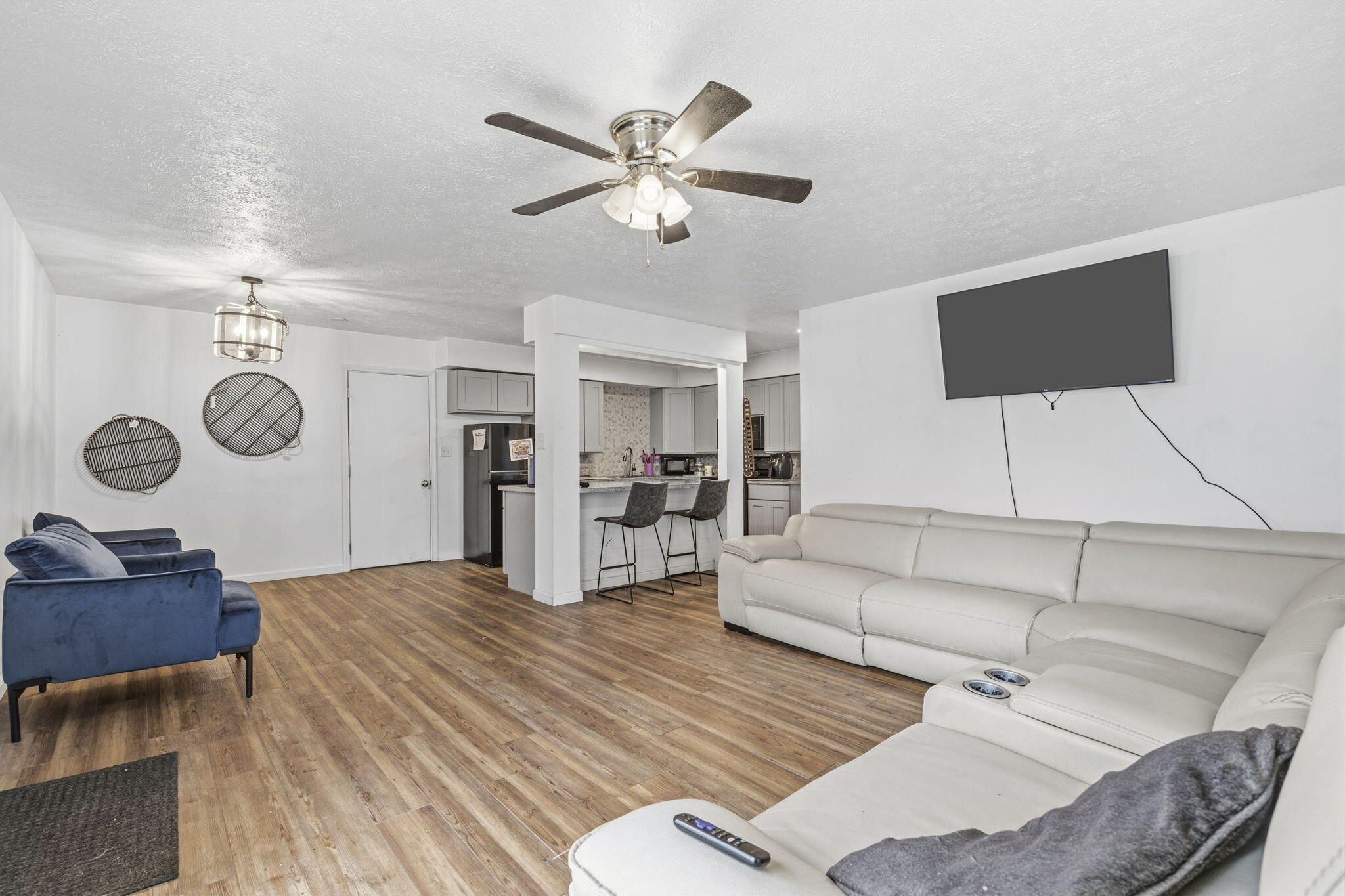 910 South Nettleton Avenue Property Photo 3