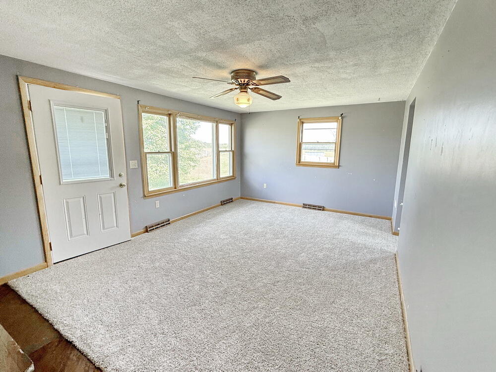 2025 South 363 Road Property Photo 4