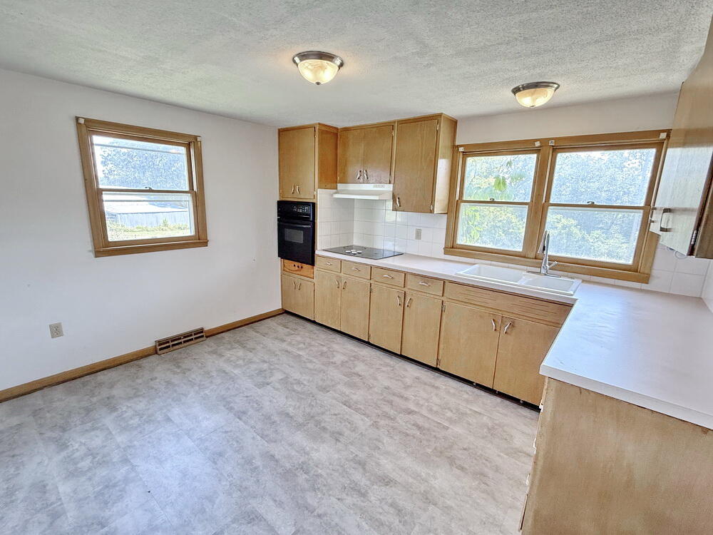 2025 South 363 Road Property Photo 6