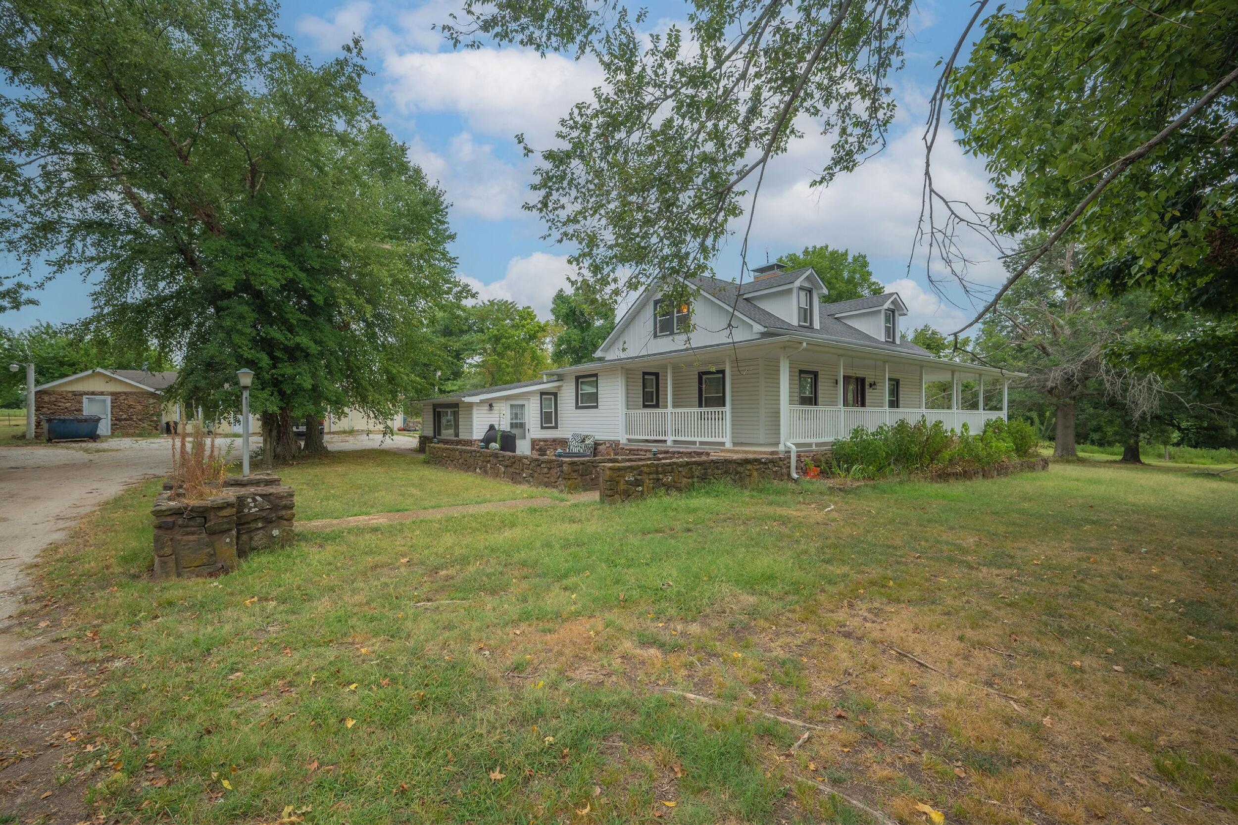 25327 Central Avenue Property Photo 2